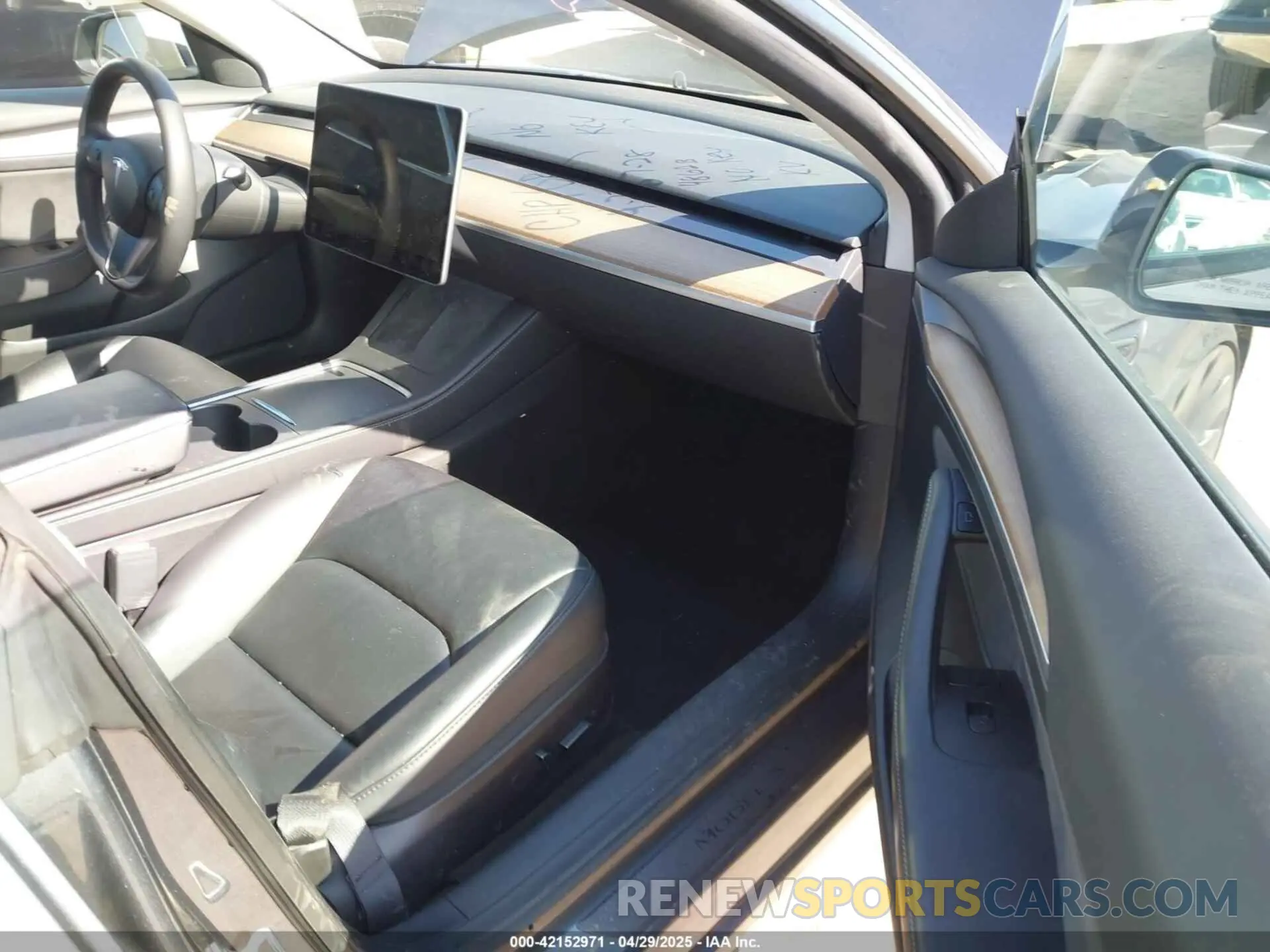 5 Photograph of a damaged car 5YJ3E1EC0NF270037 TESLA MODEL 3 2022