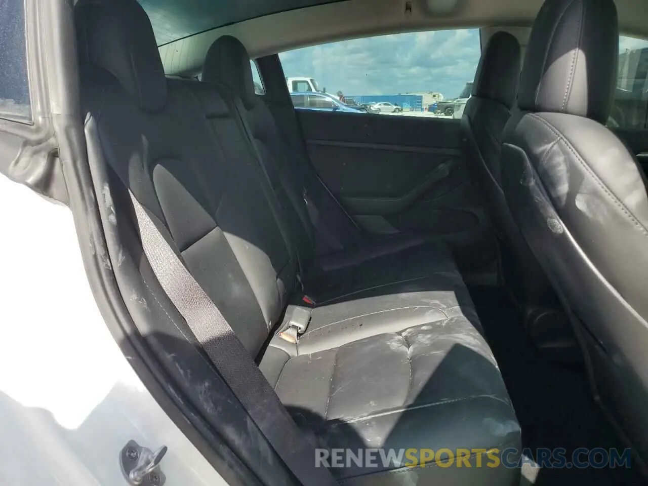 10 Photograph of a damaged car 5YJ3E1EC0NF330558 TESLA MODEL 3 2022