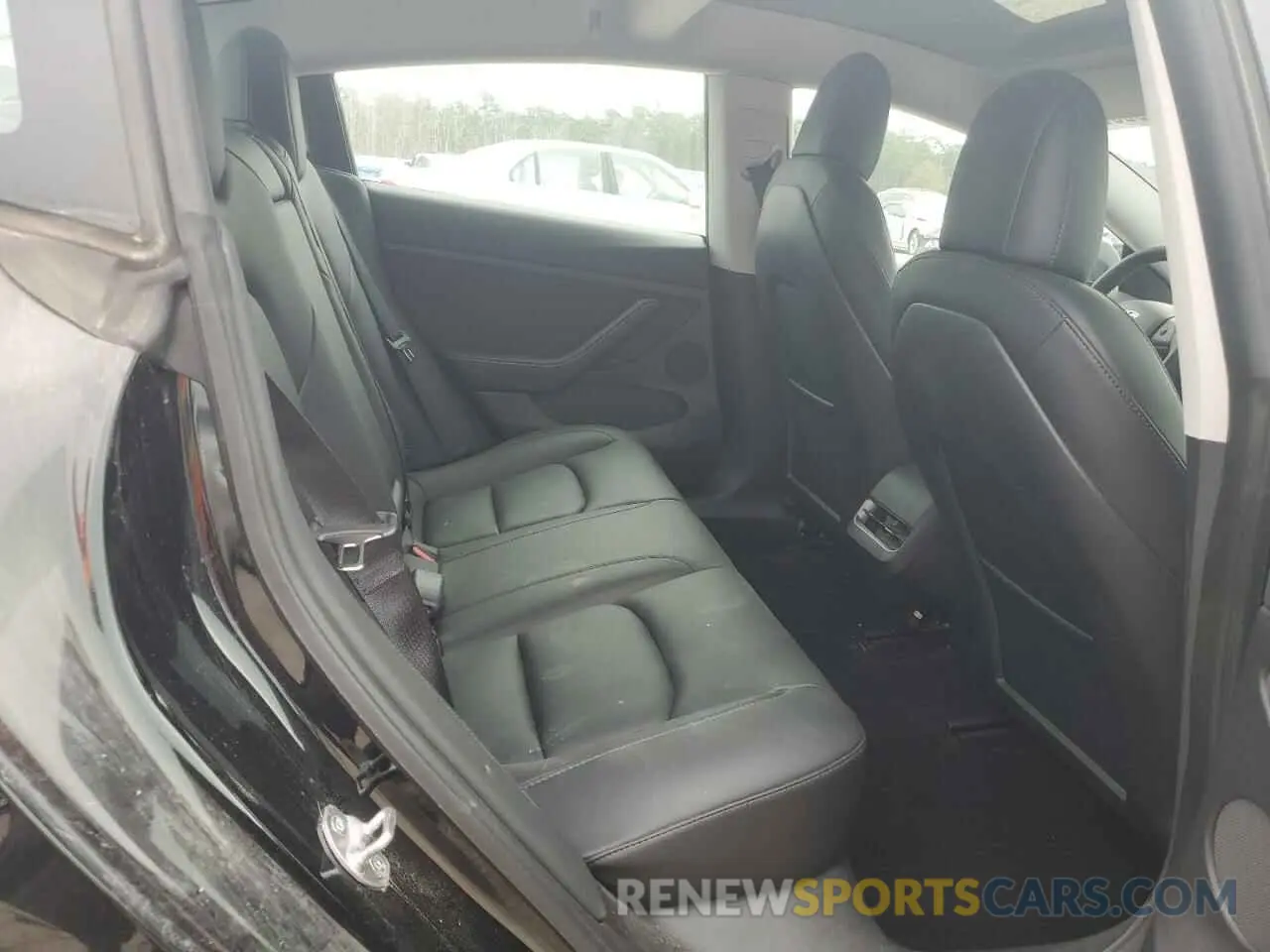 10 Photograph of a damaged car 5YJ3E1EC1NF267857 TESLA MODEL 3 2022