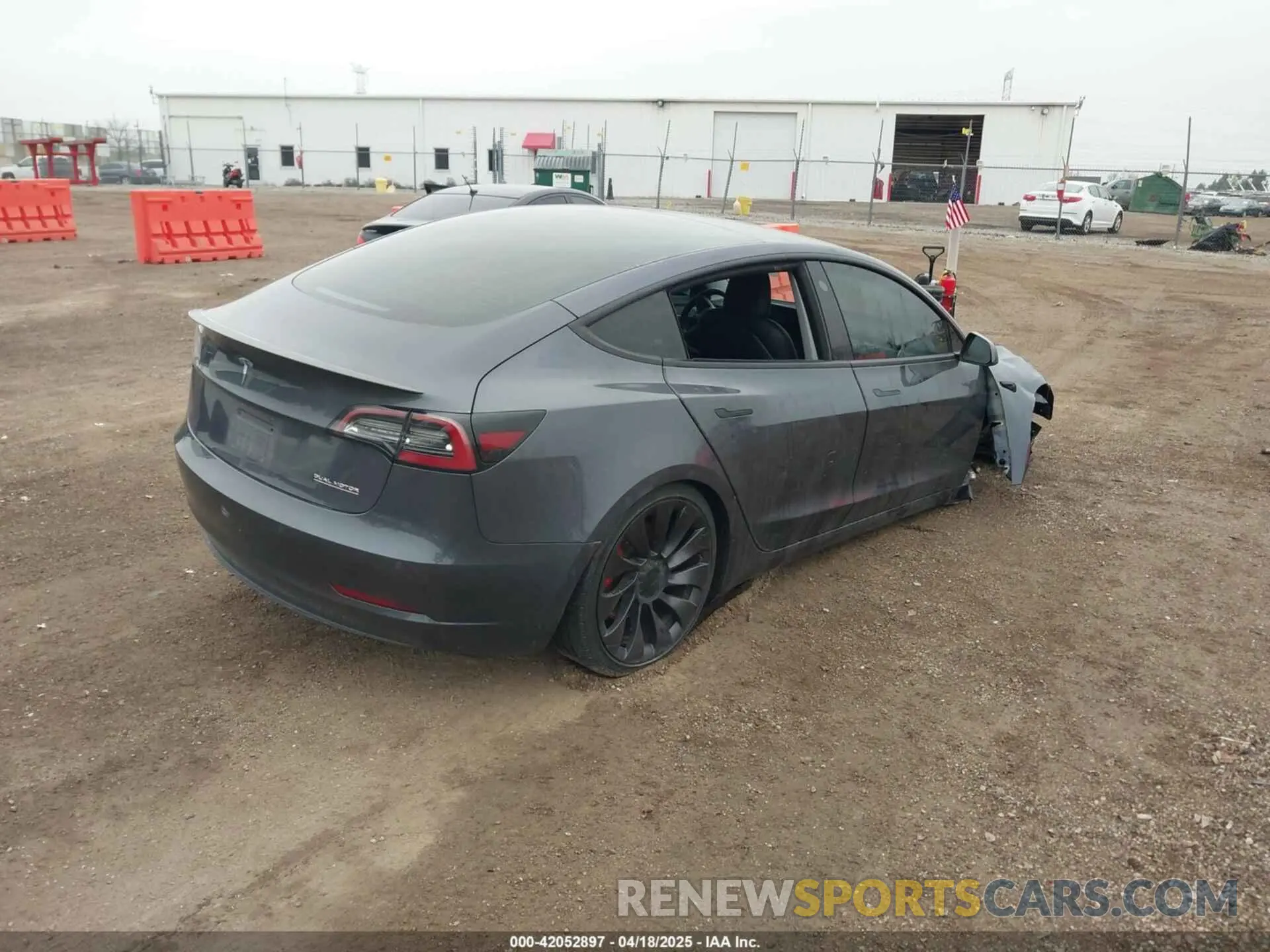 4 Фотография поврежденного автомобиля 5YJ3E1EC1NF330567 TESLA MODEL 3 2022