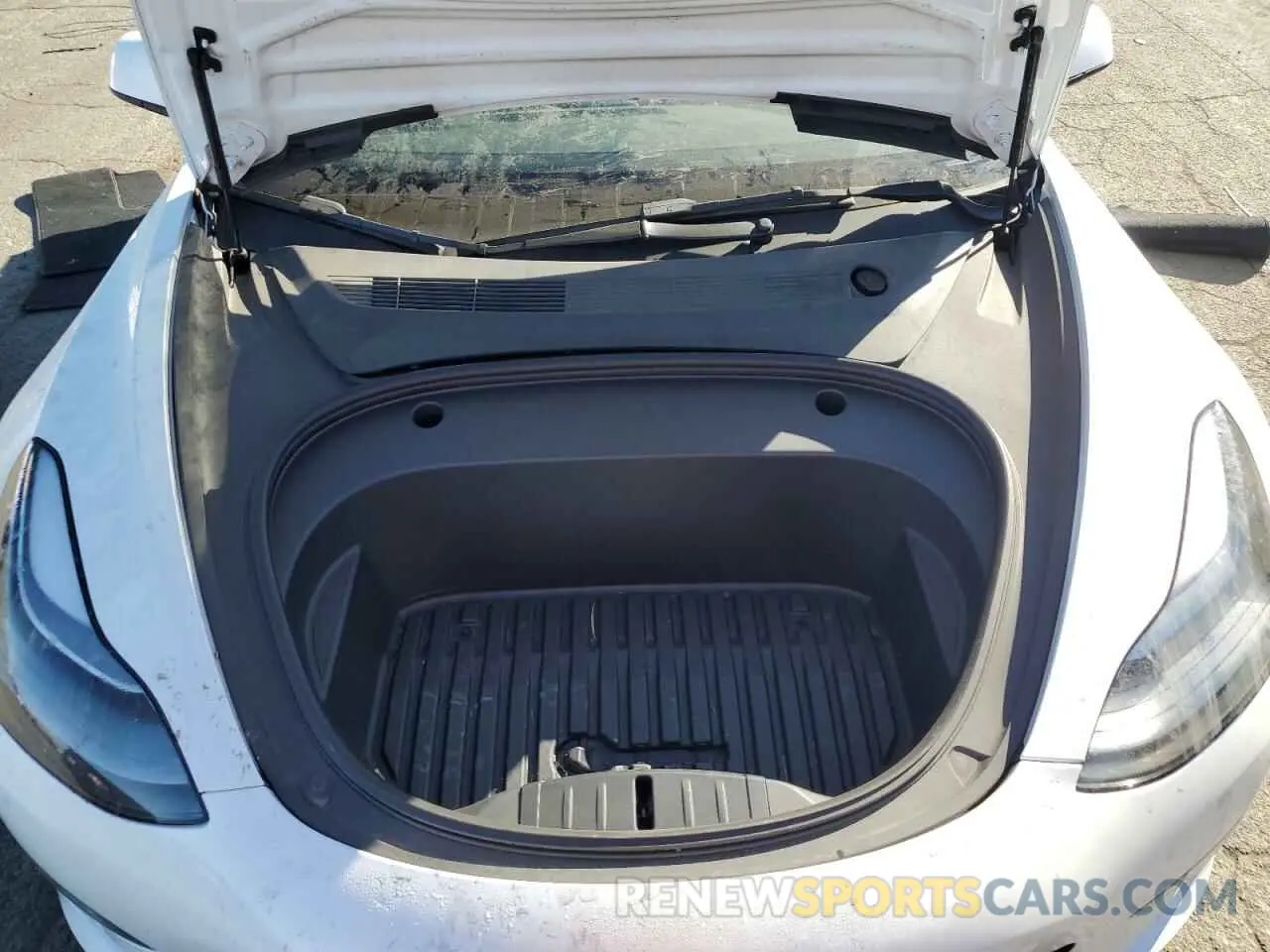 11 Photograph of a damaged car 5YJ3E1EC1NF353041 TESLA MODEL 3 2022