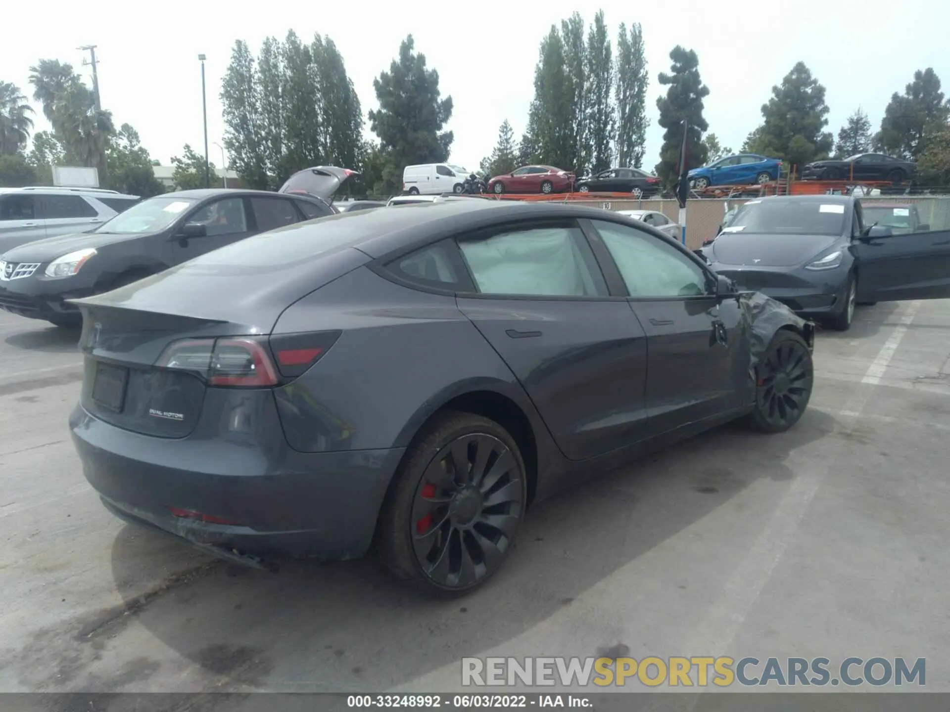 4 Photograph of a damaged car 5YJ3E1EC2NF132337 TESLA MODEL 3 2022
