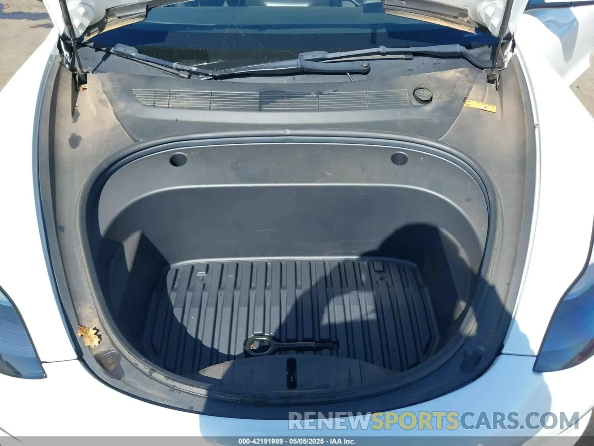 10 Photograph of a damaged car 5YJ3E1EC2NF270198 TESLA MODEL 3 2022