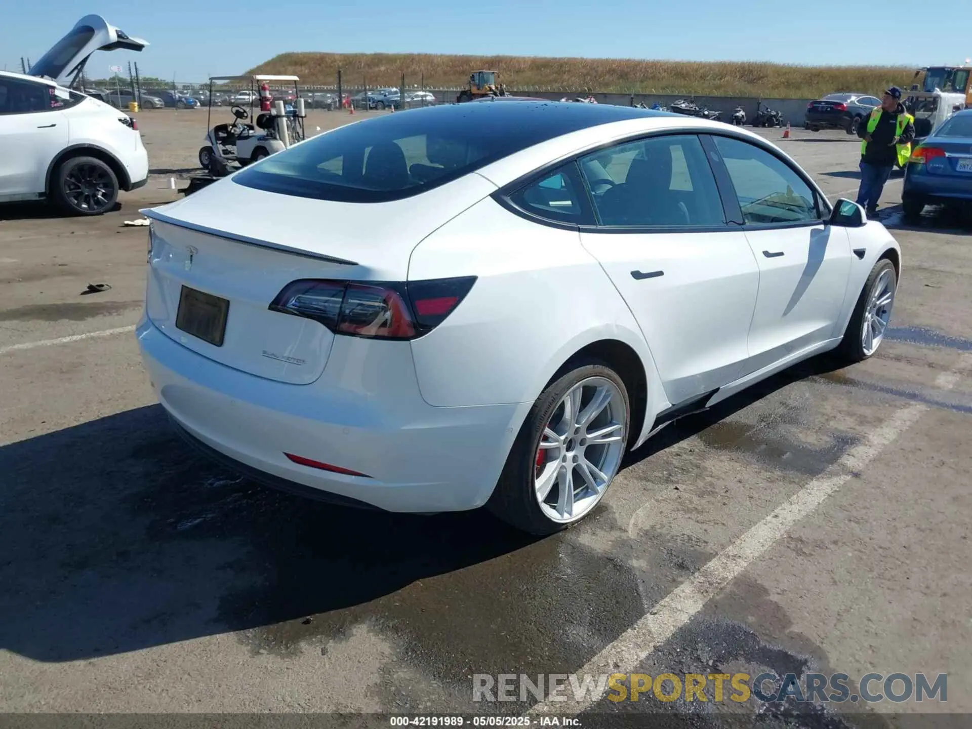 4 Photograph of a damaged car 5YJ3E1EC2NF270198 TESLA MODEL 3 2022