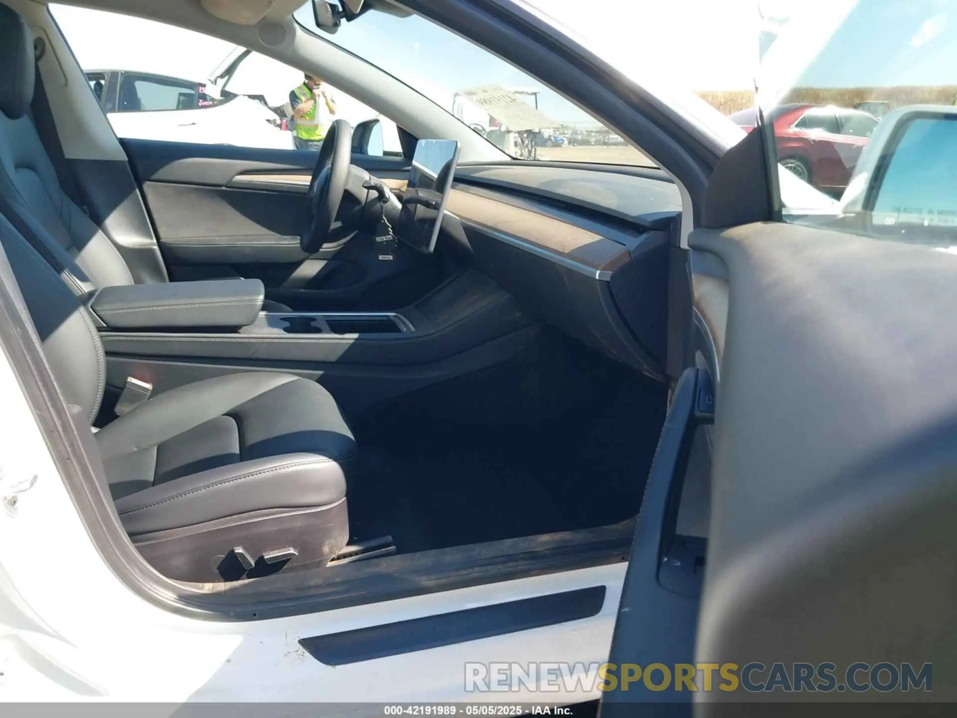 5 Photograph of a damaged car 5YJ3E1EC2NF270198 TESLA MODEL 3 2022