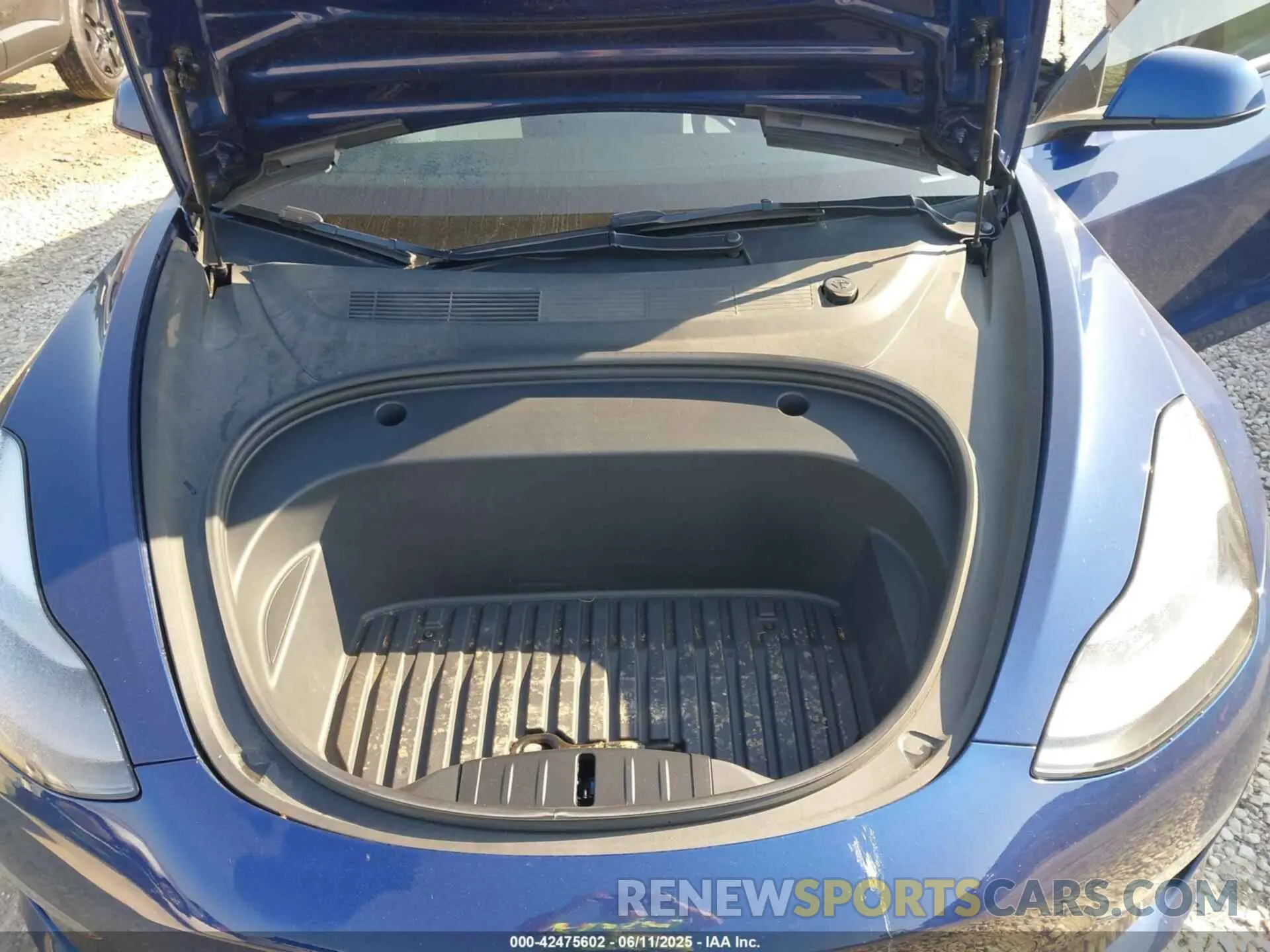 10 Photograph of a damaged car 5YJ3E1EC3NF118592 TESLA MODEL 3 2022