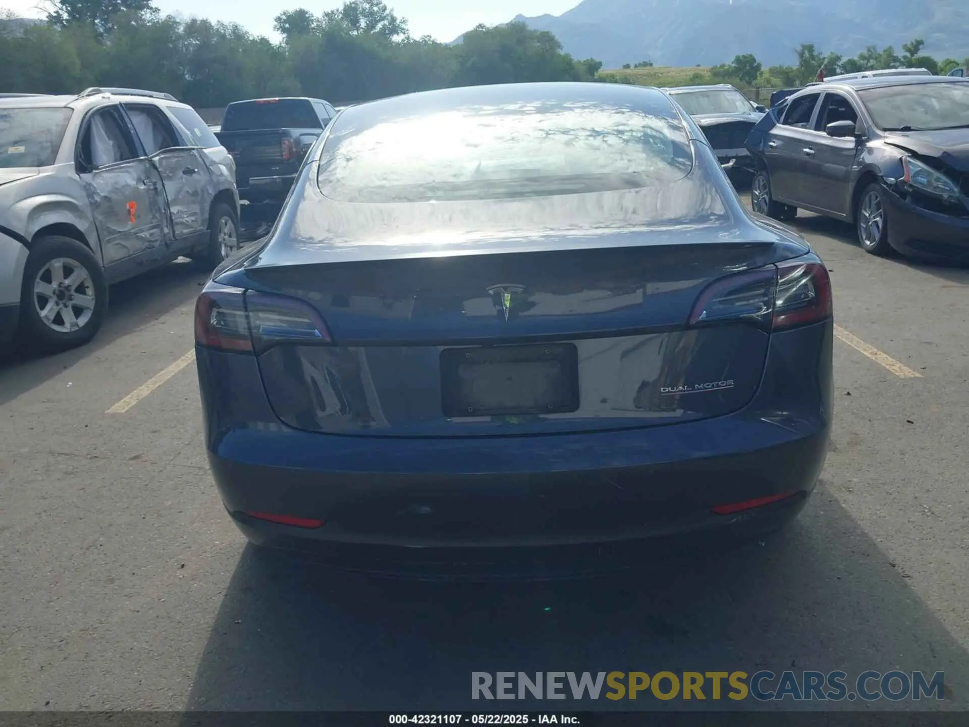 17 Photograph of a damaged car 5YJ3E1EC3NF203321 TESLA MODEL 3 2022