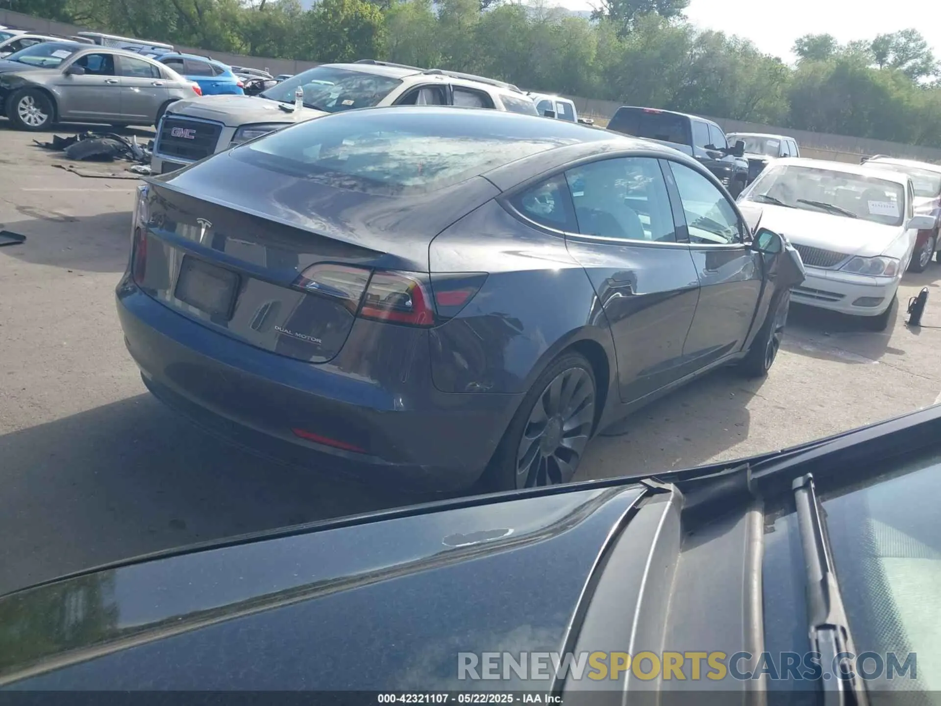 4 Photograph of a damaged car 5YJ3E1EC3NF203321 TESLA MODEL 3 2022