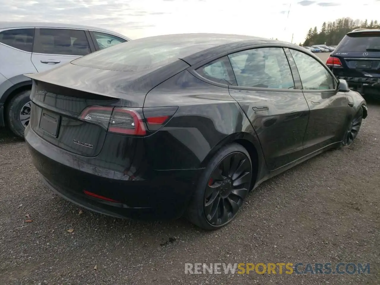 4 Photograph of a damaged car 5YJ3E1EC4NF238241 TESLA MODEL 3 2022