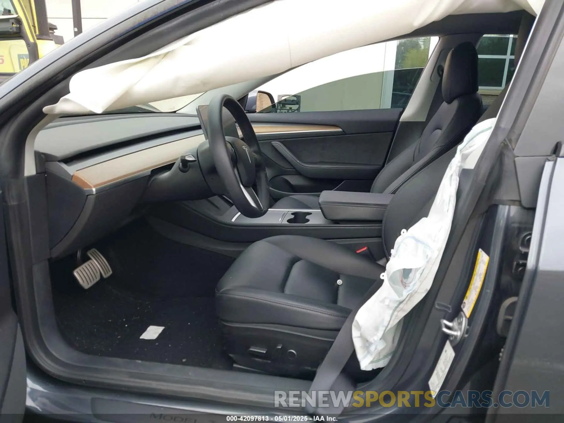 5 Photograph of a damaged car 5YJ3E1EC4NF258974 TESLA MODEL 3 2022
