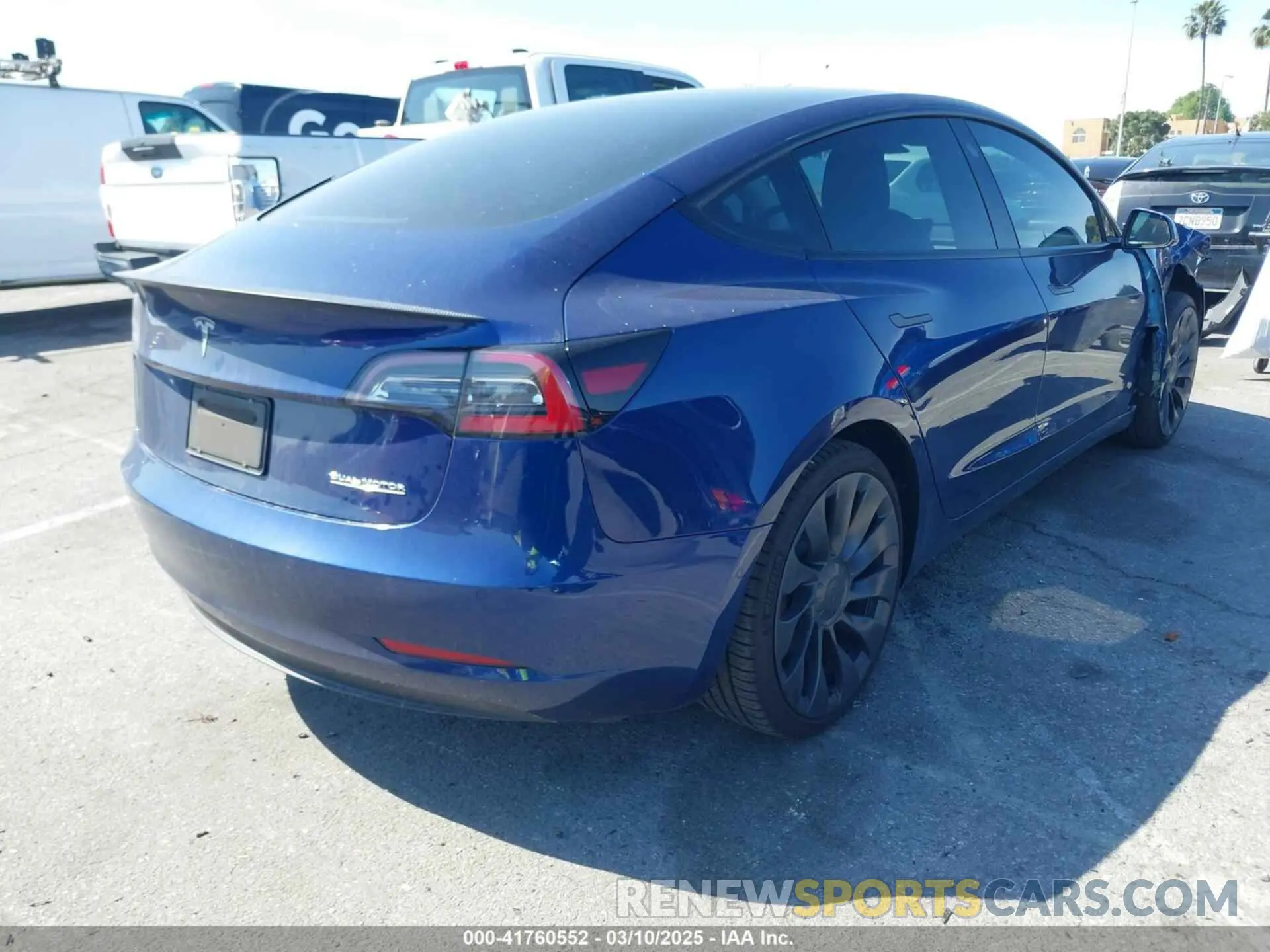 4 Photograph of a damaged car 5YJ3E1EC5NF315764 TESLA MODEL 3 2022