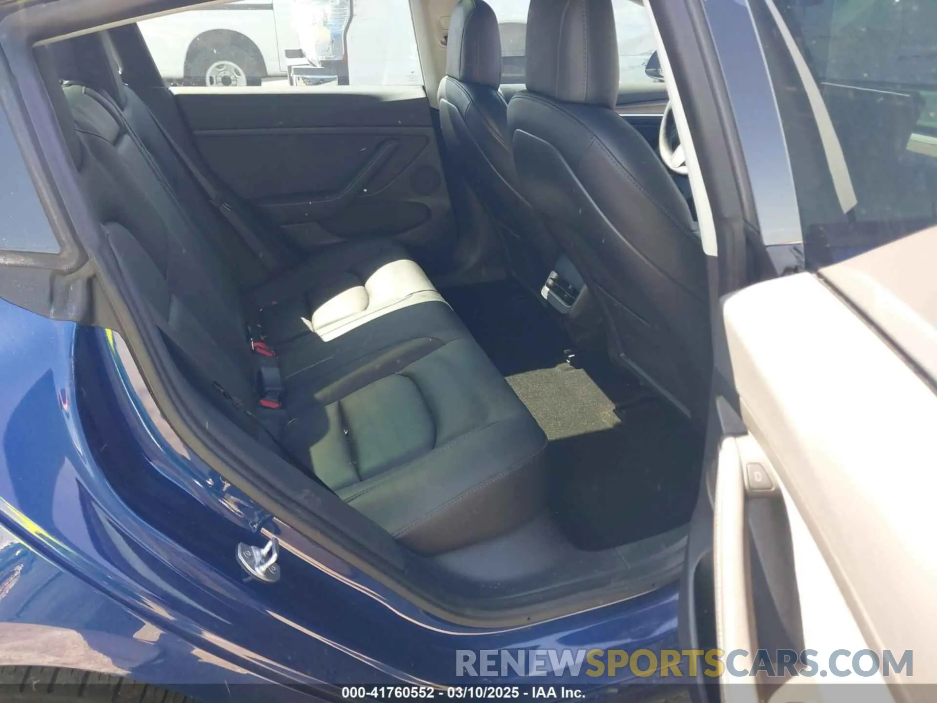 8 Photograph of a damaged car 5YJ3E1EC5NF315764 TESLA MODEL 3 2022