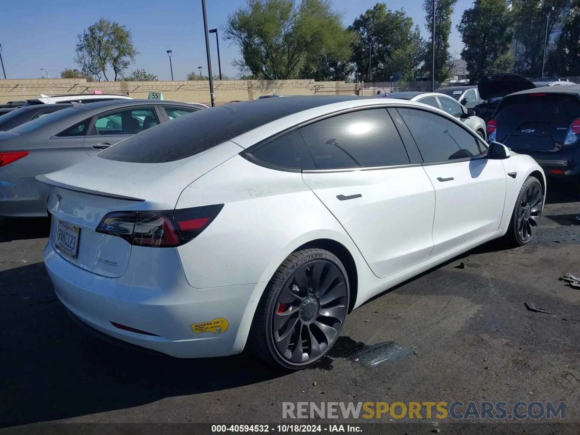 4 Фотография поврежденного автомобиля 5YJ3E1EC6NF204141 TESLA MODEL 3 2022
