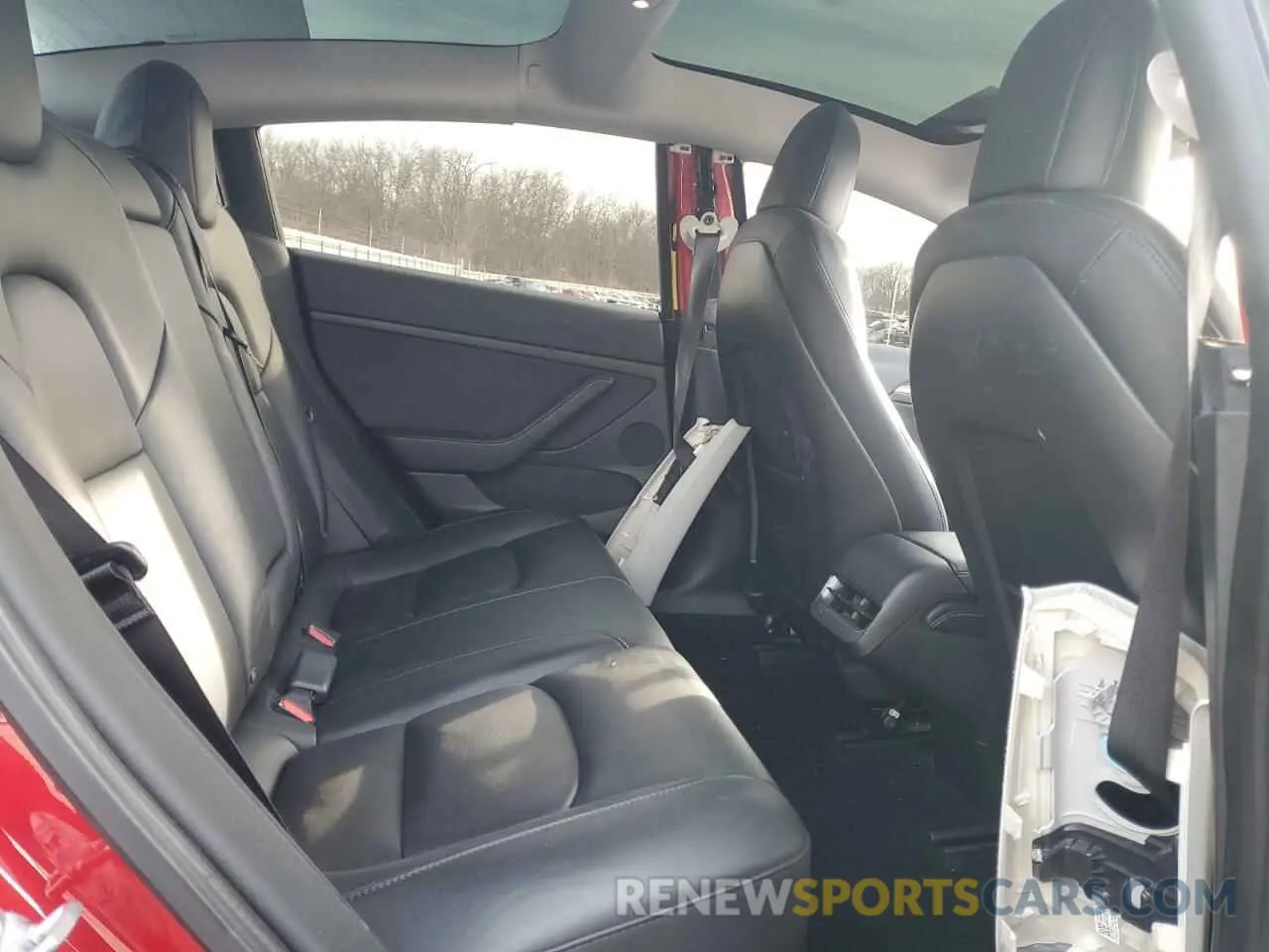 10 Photograph of a damaged car 5YJ3E1EC6NF265330 TESLA MODEL 3 2022