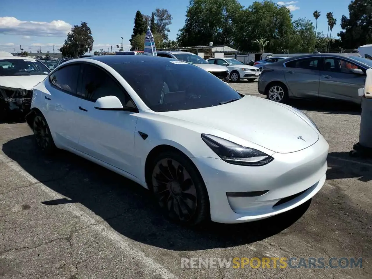 4 Photograph of a damaged car 5YJ3E1EC7NF248083 TESLA MODEL 3 2022