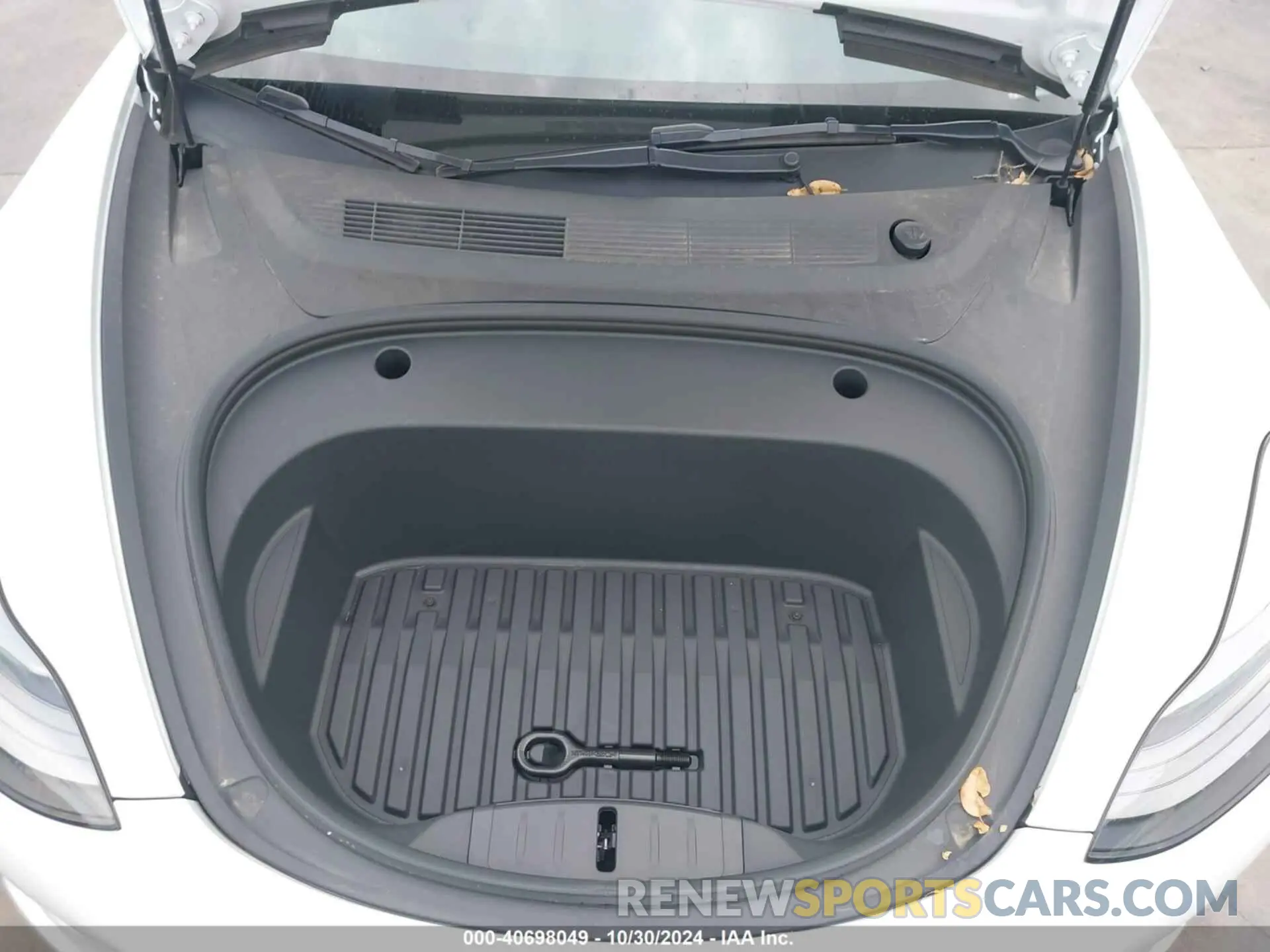 10 Photograph of a damaged car 5YJ3E1EC8NF163155 TESLA MODEL 3 2022