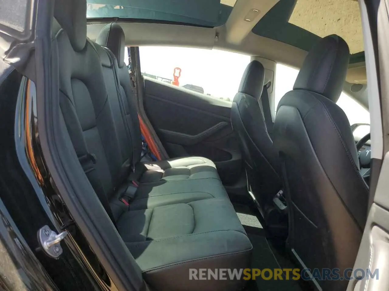 10 Photograph of a damaged car 5YJ3E1EC8NF357247 TESLA MODEL 3 2022