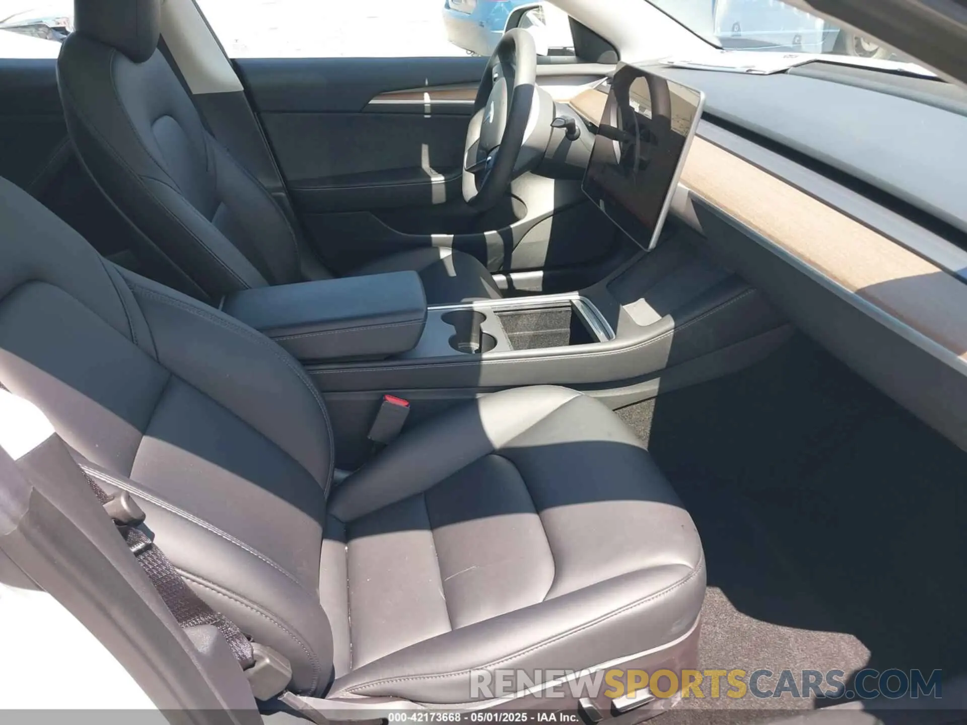 5 Photograph of a damaged car 5YJ3E1ECXNF270238 TESLA MODEL 3 2022