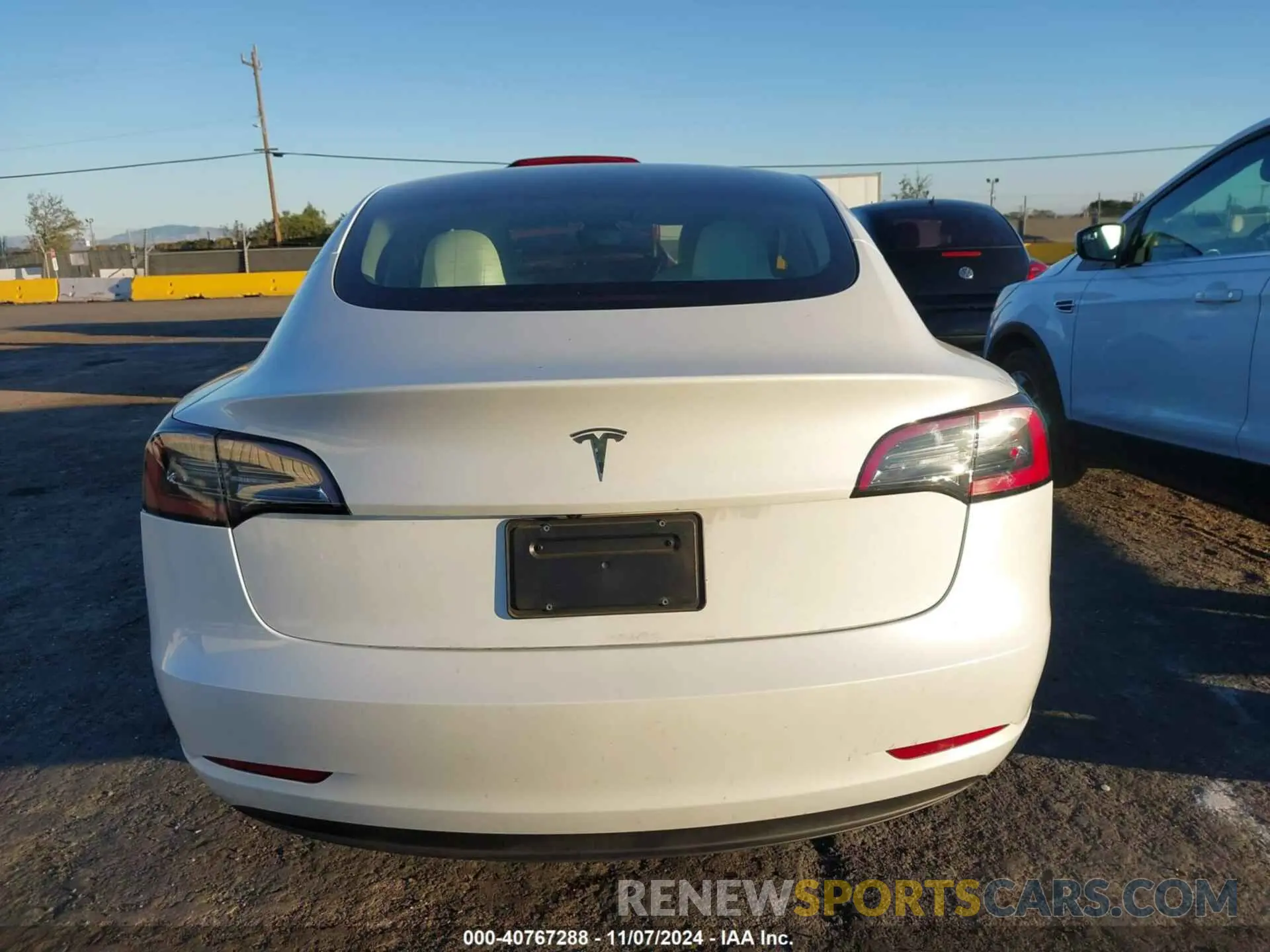 17 Photograph of a damaged car 5YJ3E1EA0PF422609 TESLA MODEL 3 2023
