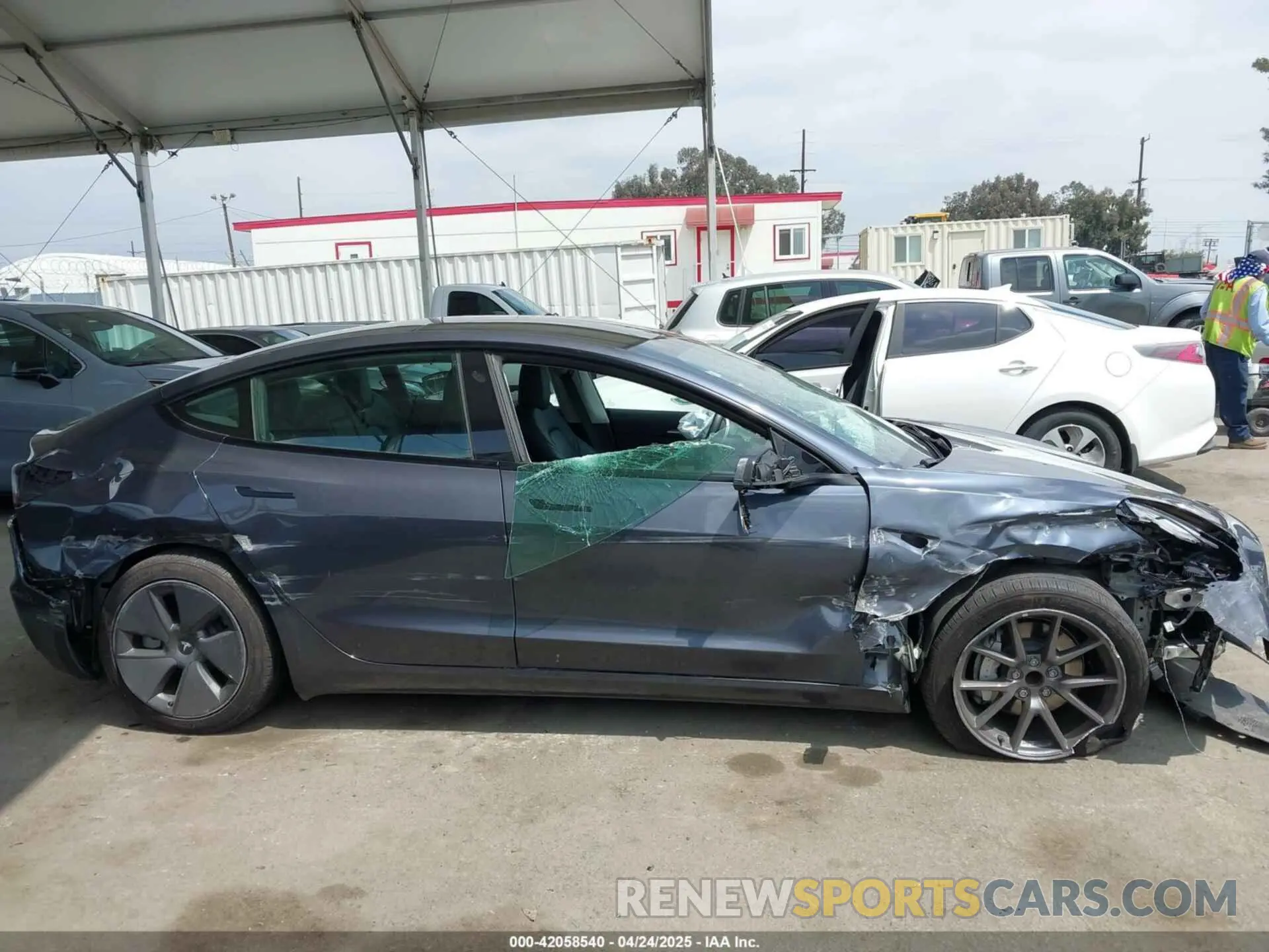 12 Фотография поврежденного автомобиля 5YJ3E1EA0PF518904 TESLA MODEL 3 2023