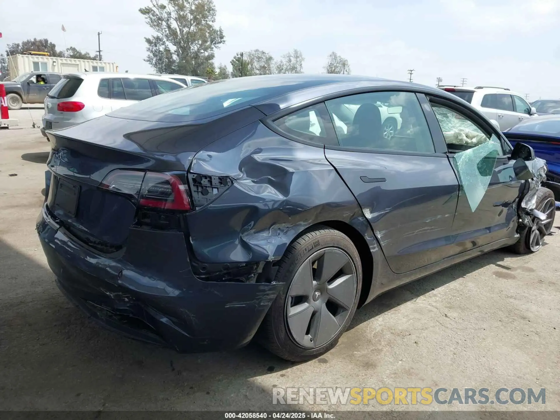 18 Фотография поврежденного автомобиля 5YJ3E1EA0PF518904 TESLA MODEL 3 2023