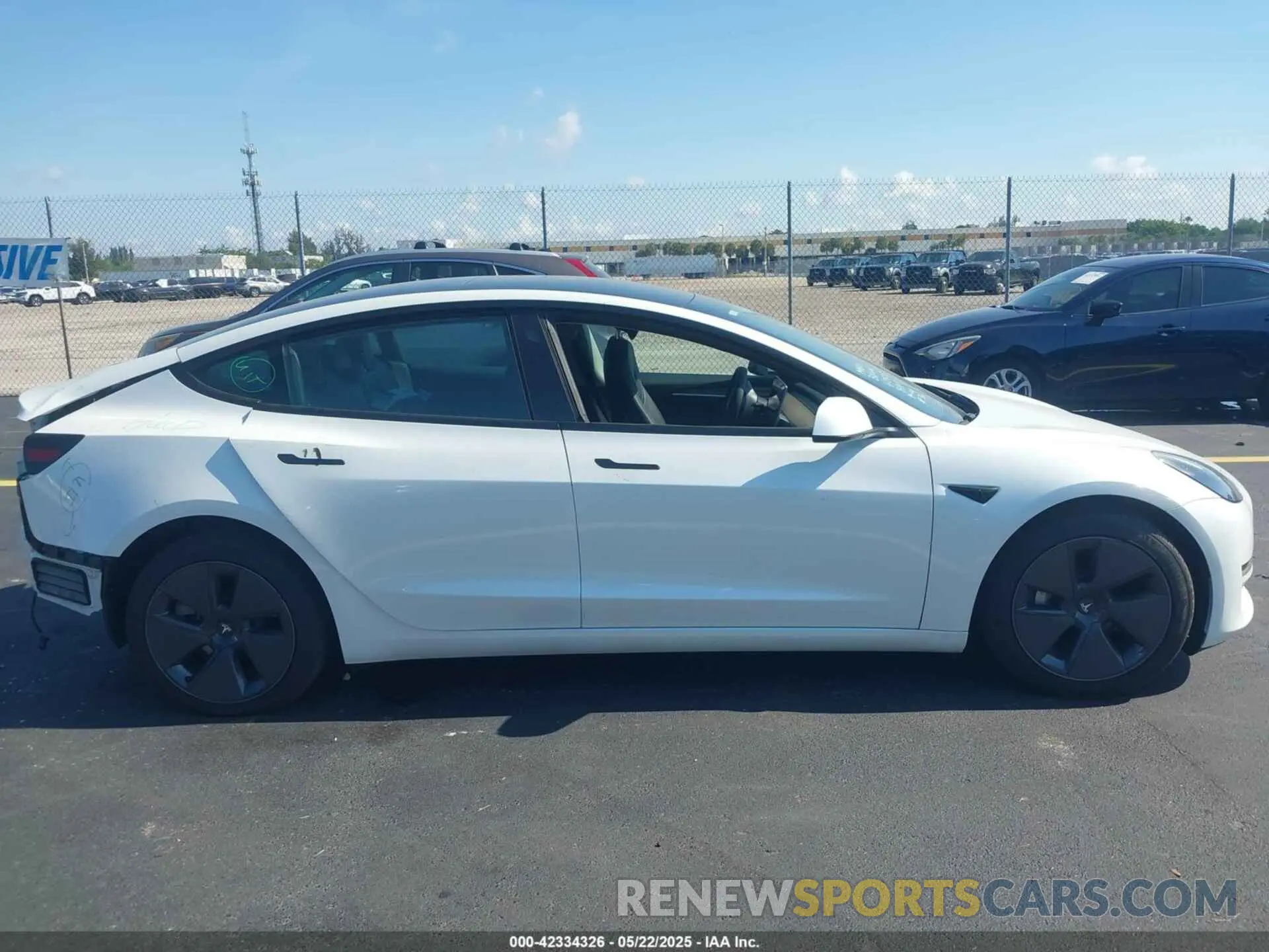 13 Фотография поврежденного автомобиля 5YJ3E1EA0PF548498 TESLA MODEL 3 2023