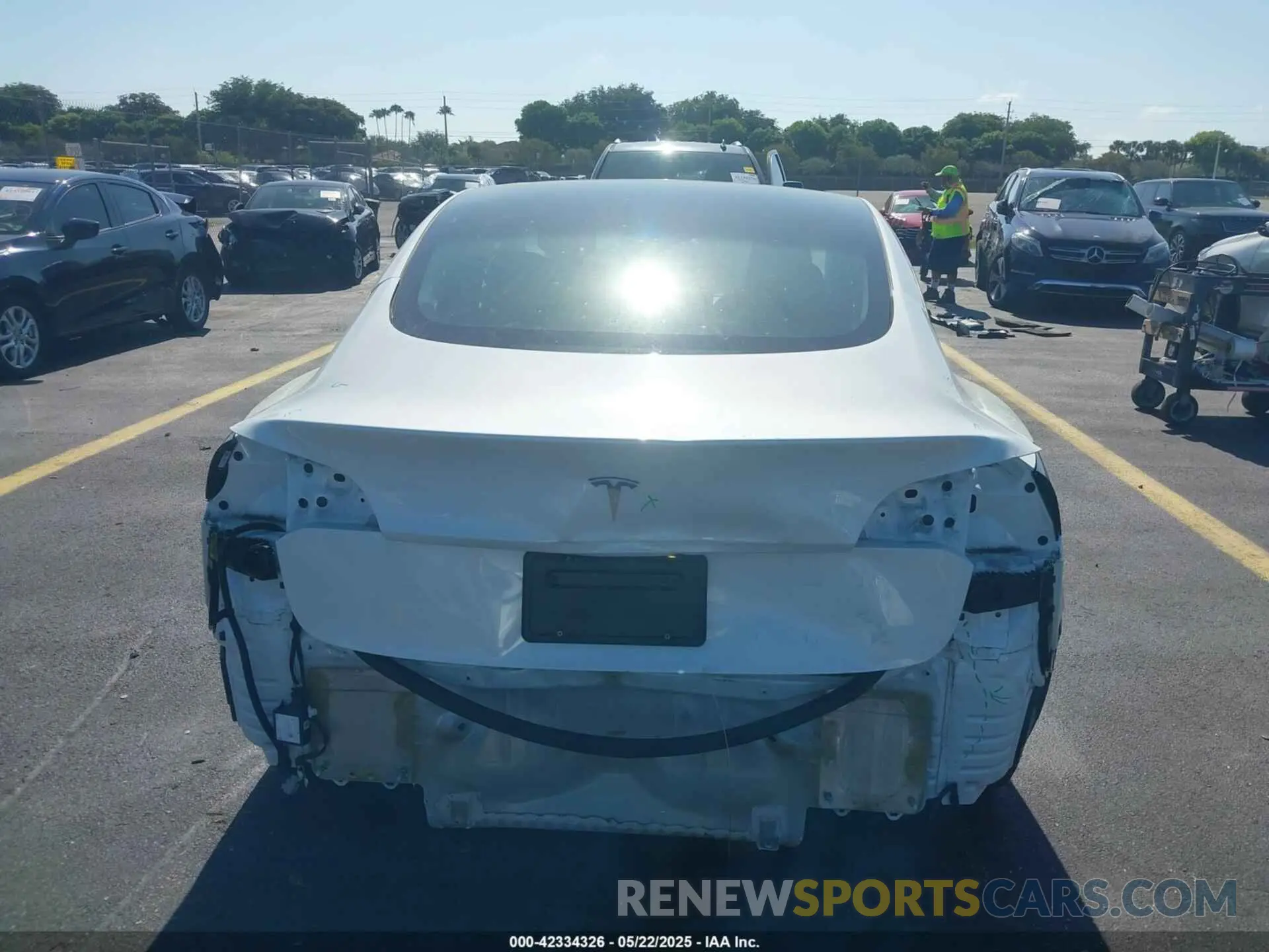 16 Фотография поврежденного автомобиля 5YJ3E1EA0PF548498 TESLA MODEL 3 2023
