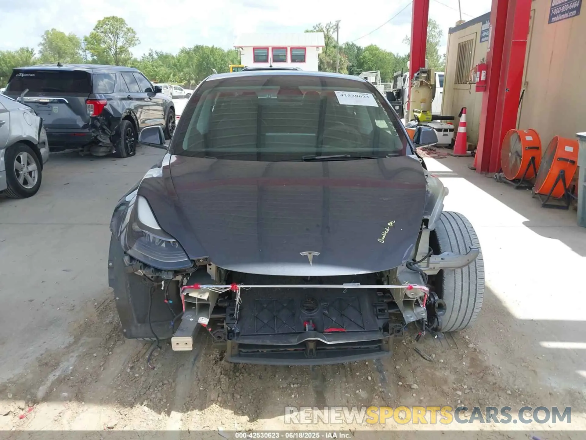 12 Фотография поврежденного автомобиля 5YJ3E1EA0PF555919 TESLA MODEL 3 2023