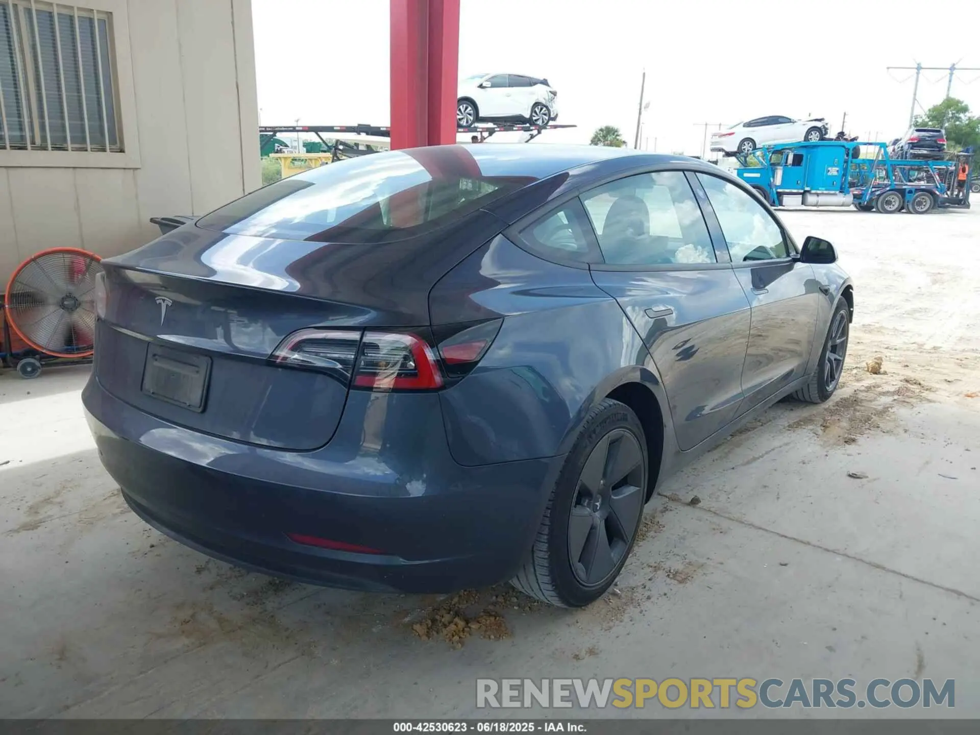 4 Фотография поврежденного автомобиля 5YJ3E1EA0PF555919 TESLA MODEL 3 2023