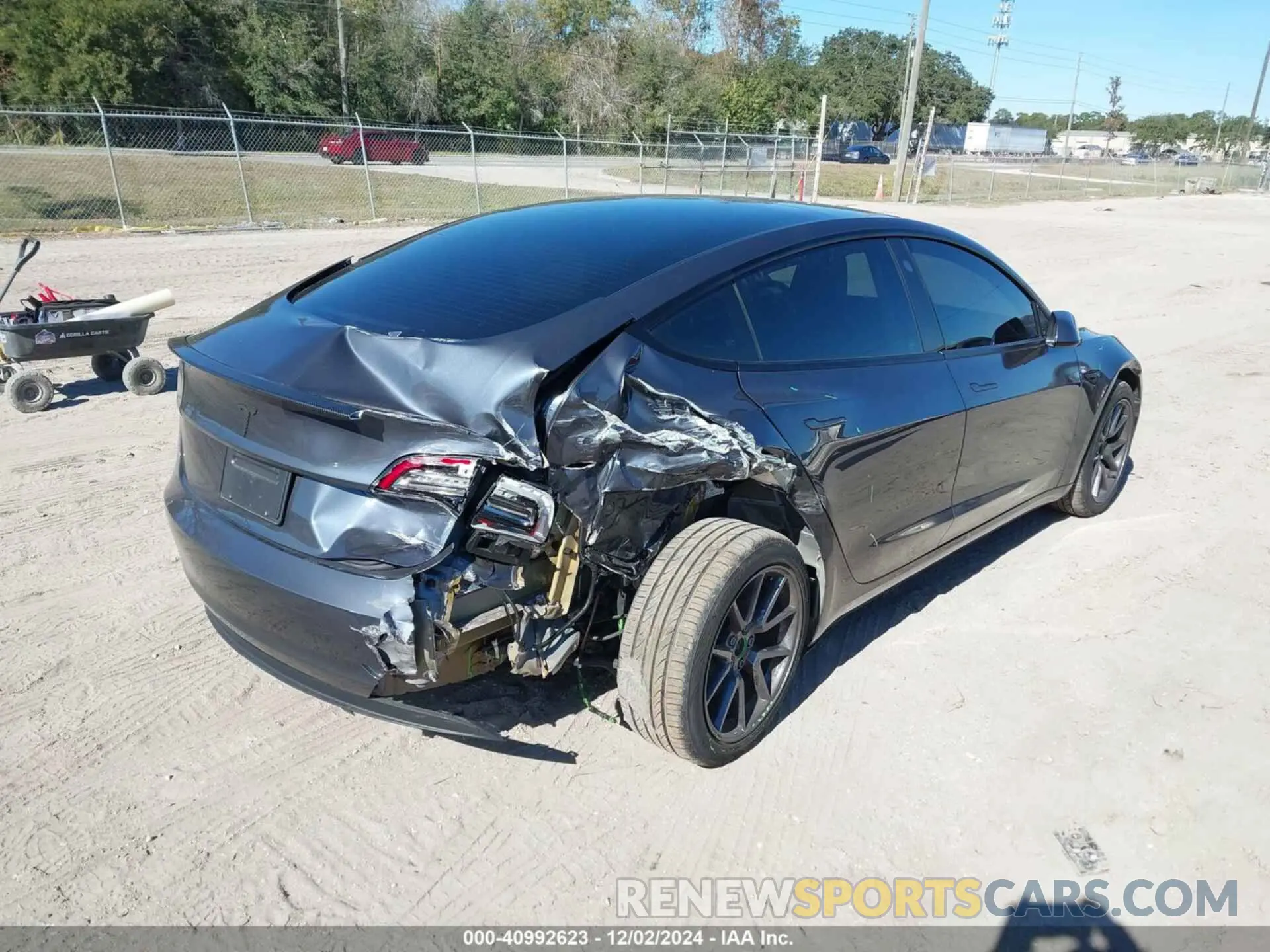 4 Photograph of a damaged car 5YJ3E1EA0PF583087 TESLA MODEL 3 2023
