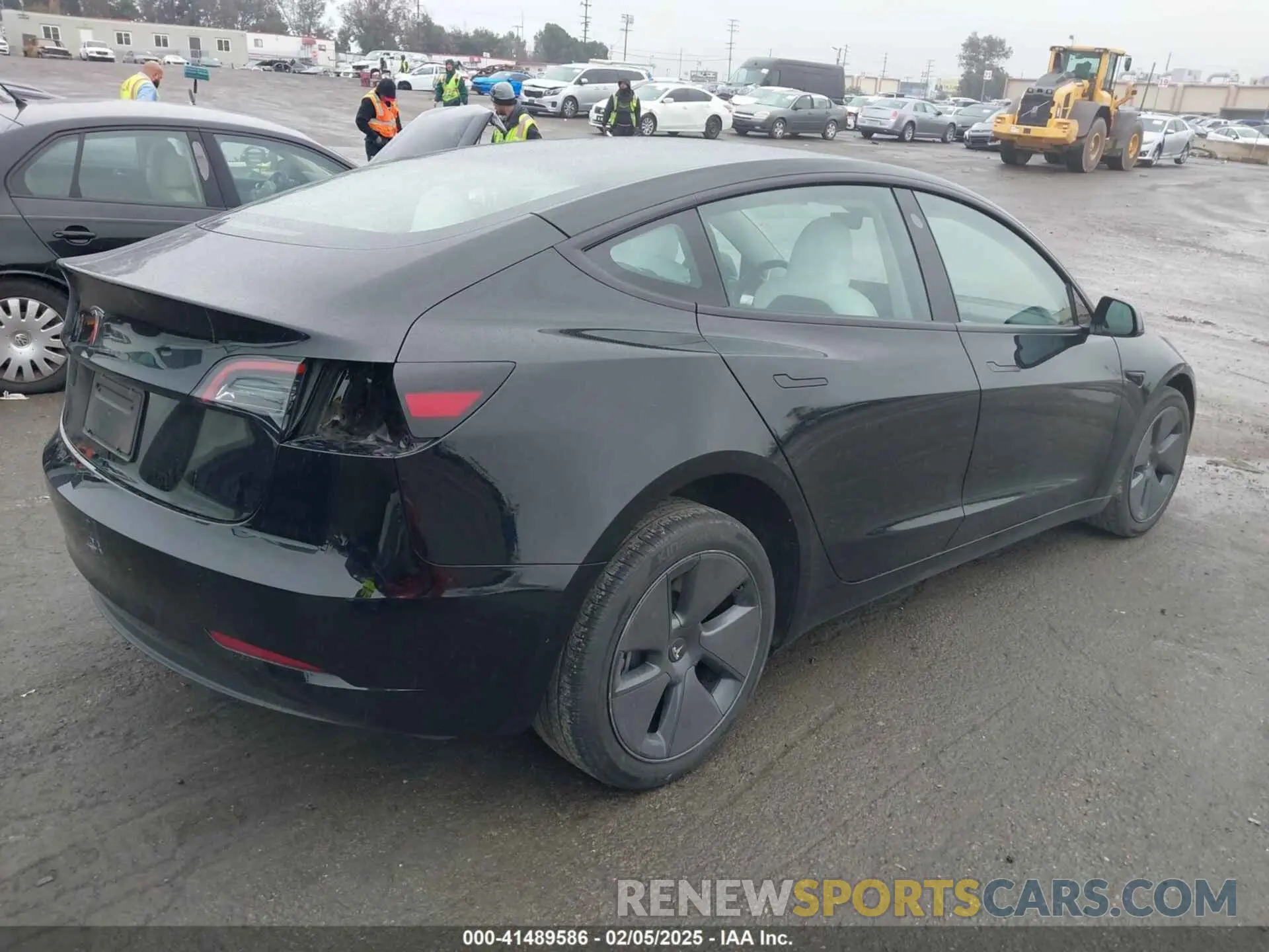 4 Фотография поврежденного автомобиля 5YJ3E1EA0PF587656 TESLA MODEL 3 2023