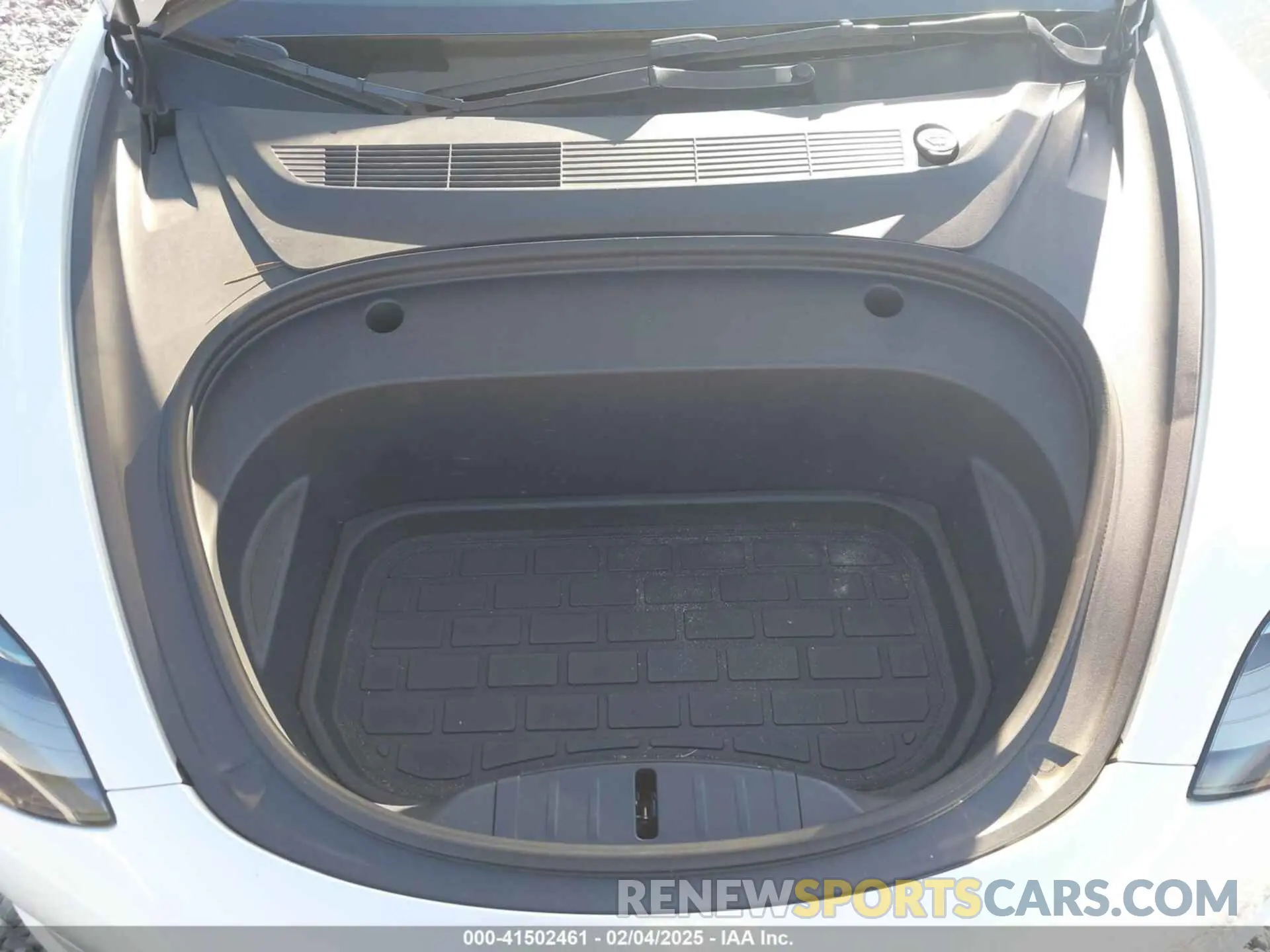 10 Photograph of a damaged car 5YJ3E1EA1PF465601 TESLA MODEL 3 2023