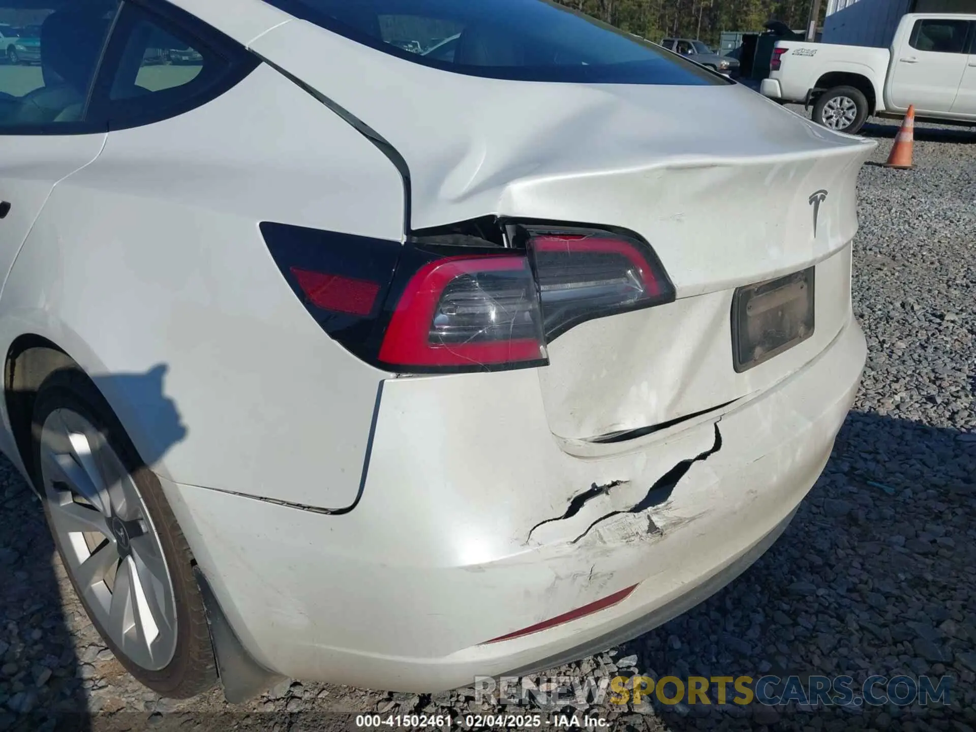 6 Photograph of a damaged car 5YJ3E1EA1PF465601 TESLA MODEL 3 2023