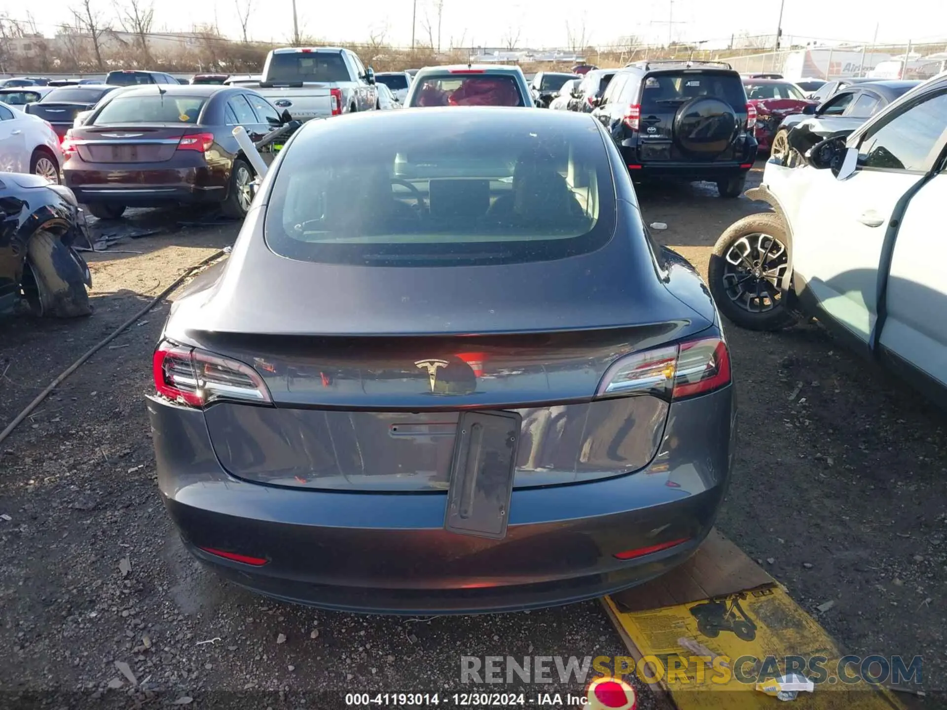 16 Photograph of a damaged car 5YJ3E1EA1PF485573 TESLA MODEL 3 2023