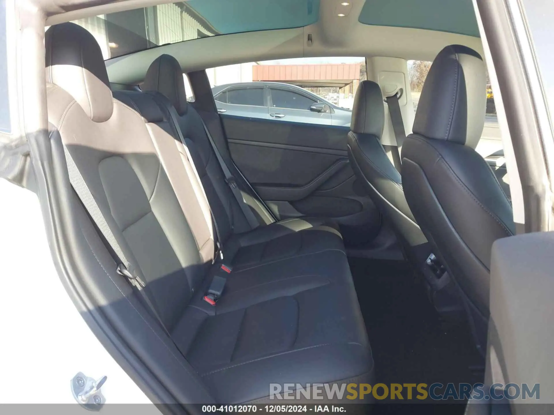 8 Photograph of a damaged car 5YJ3E1EA1PF512898 TESLA MODEL 3 2023