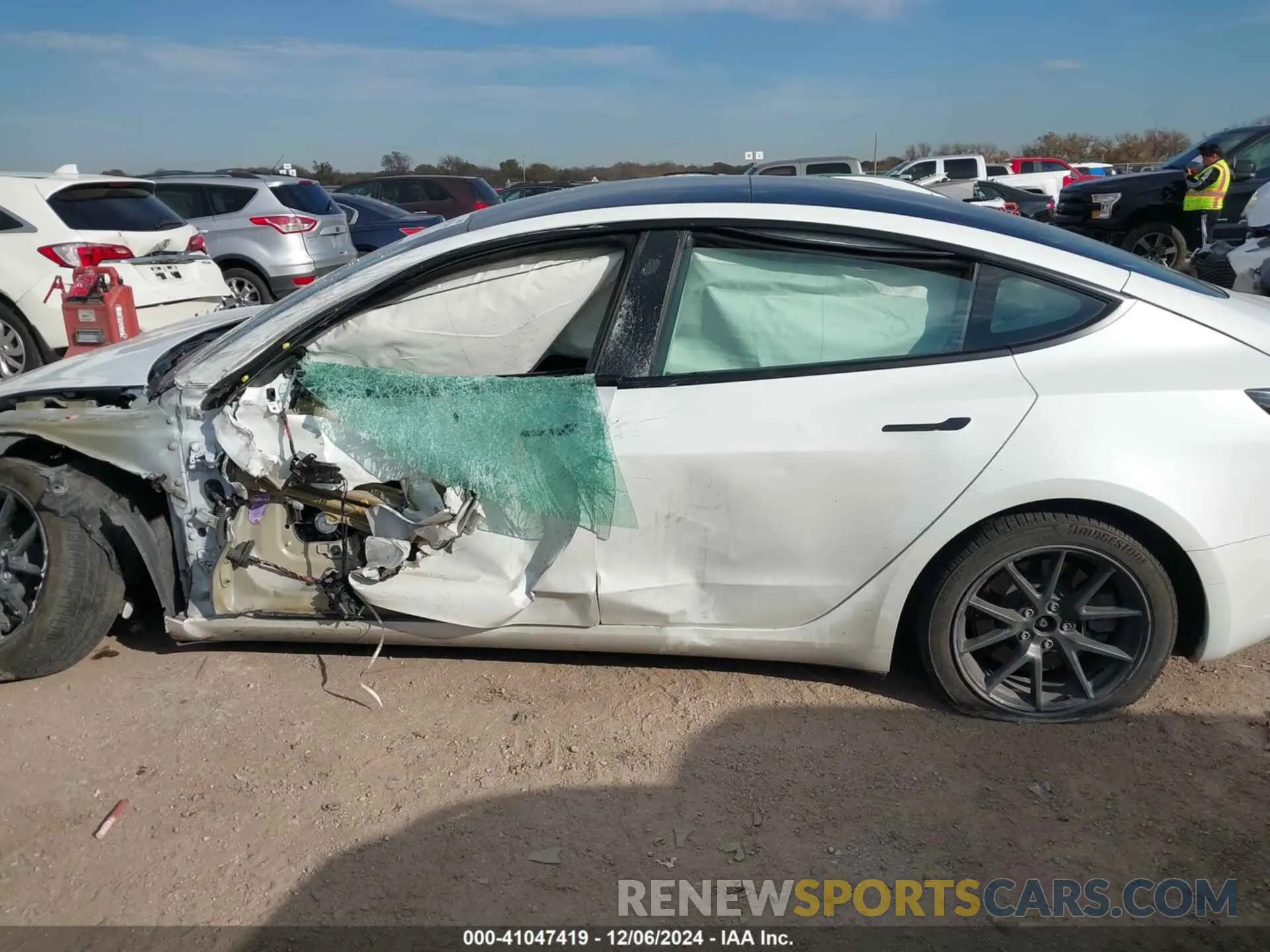 13 Photograph of a damaged car 5YJ3E1EA1PF517387 TESLA MODEL 3 2023
