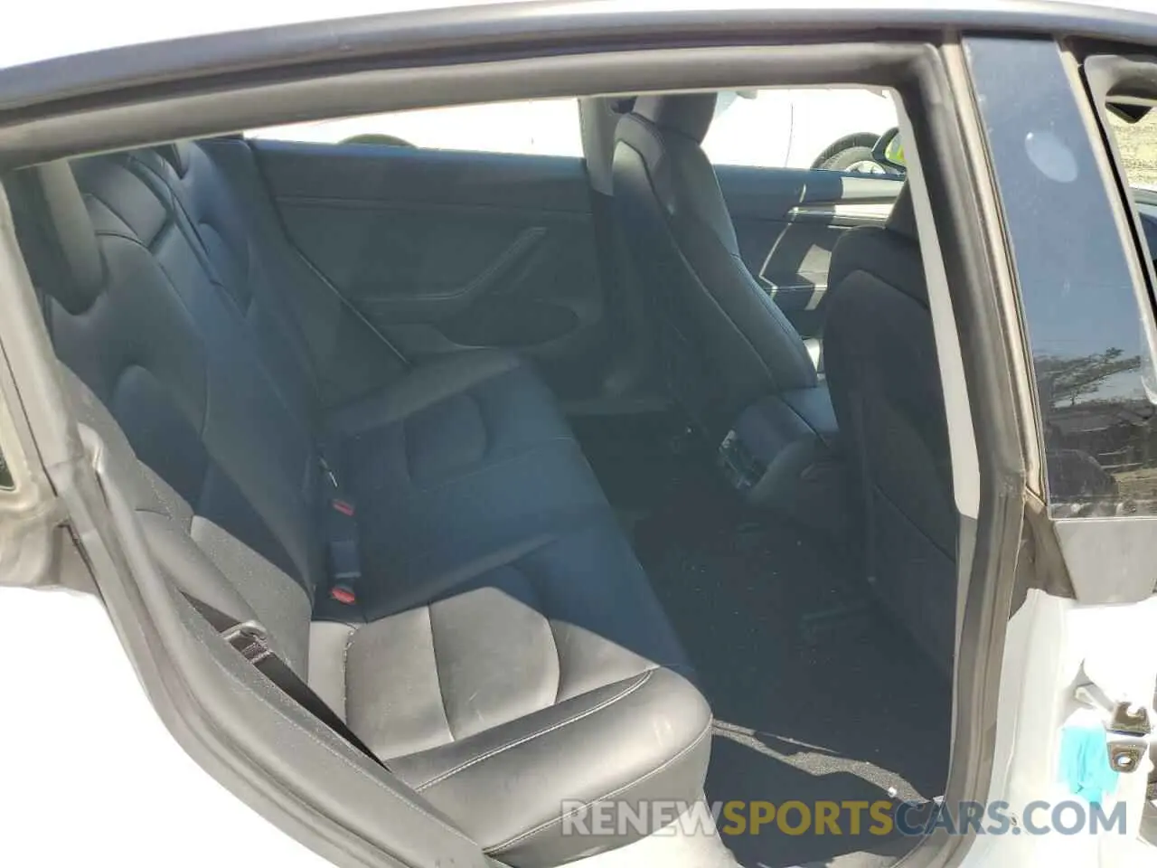 10 Photograph of a damaged car 5YJ3E1EA1PF547134 TESLA MODEL 3 2023