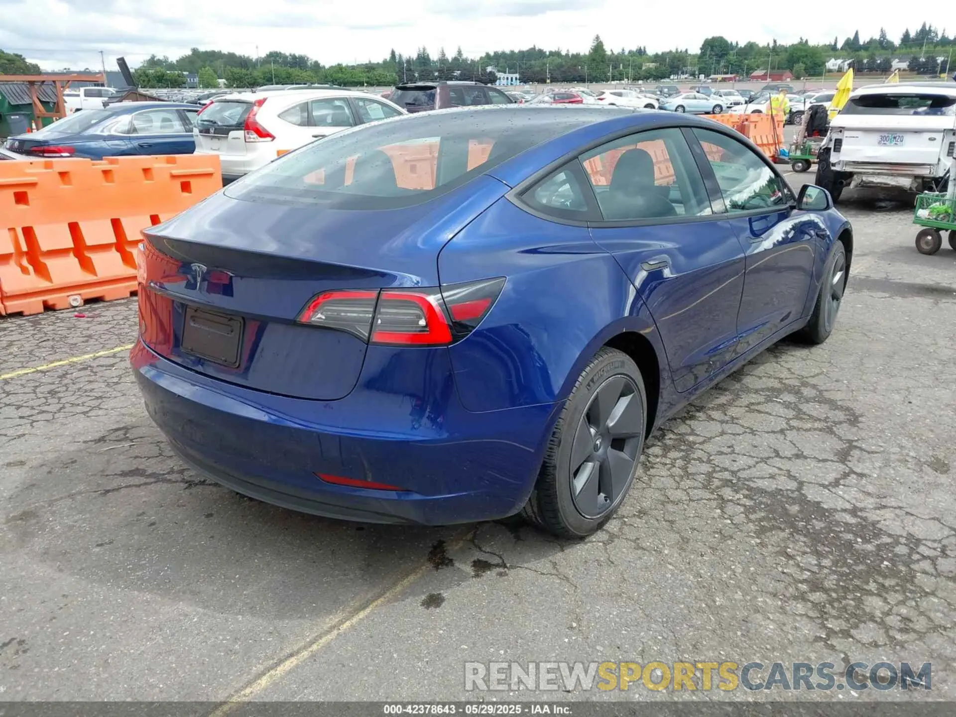 4 Фотография поврежденного автомобиля 5YJ3E1EA1PF572180 TESLA MODEL 3 2023