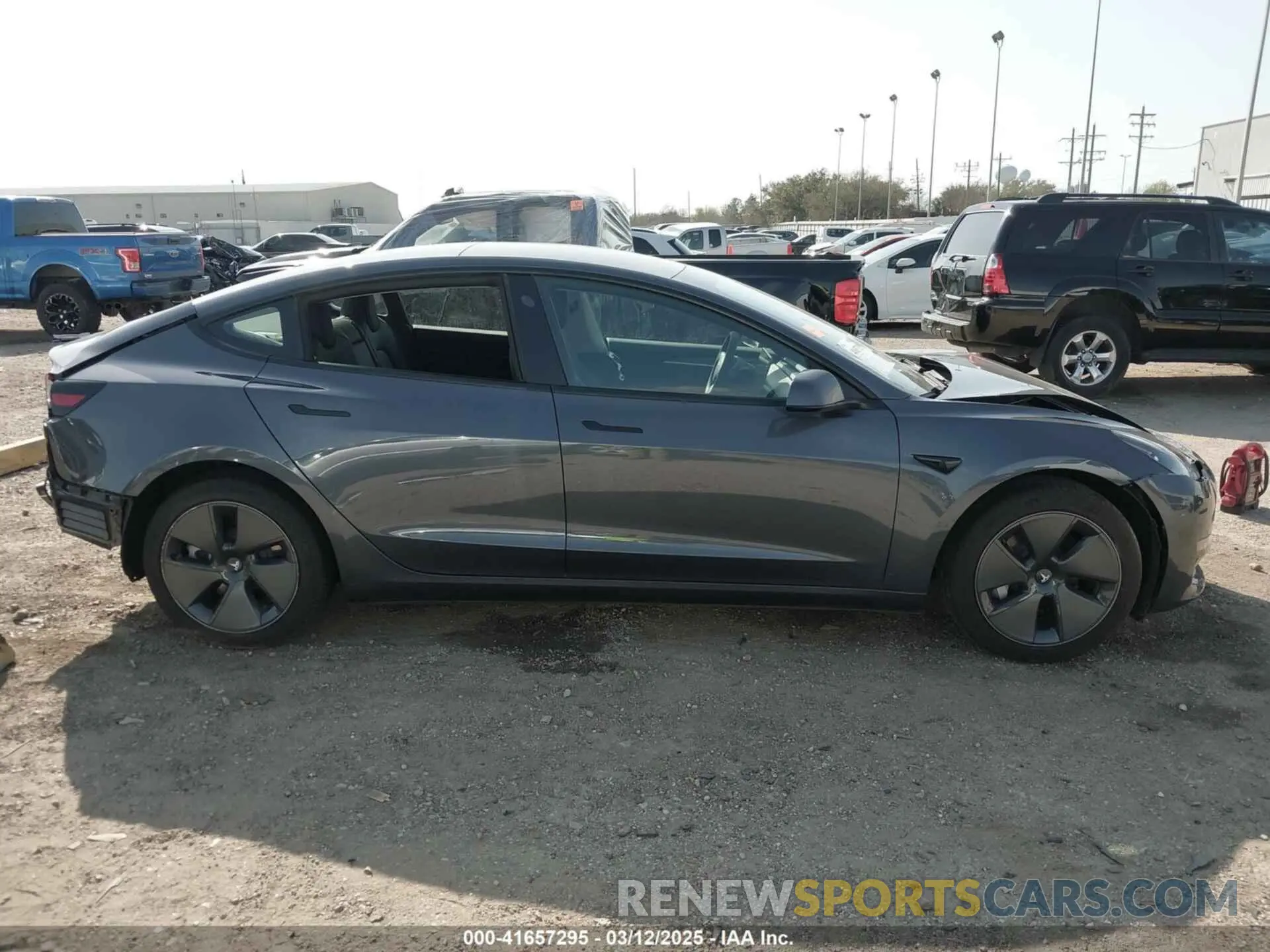 14 Фотография поврежденного автомобиля 5YJ3E1EA1PF576780 TESLA MODEL 3 2023