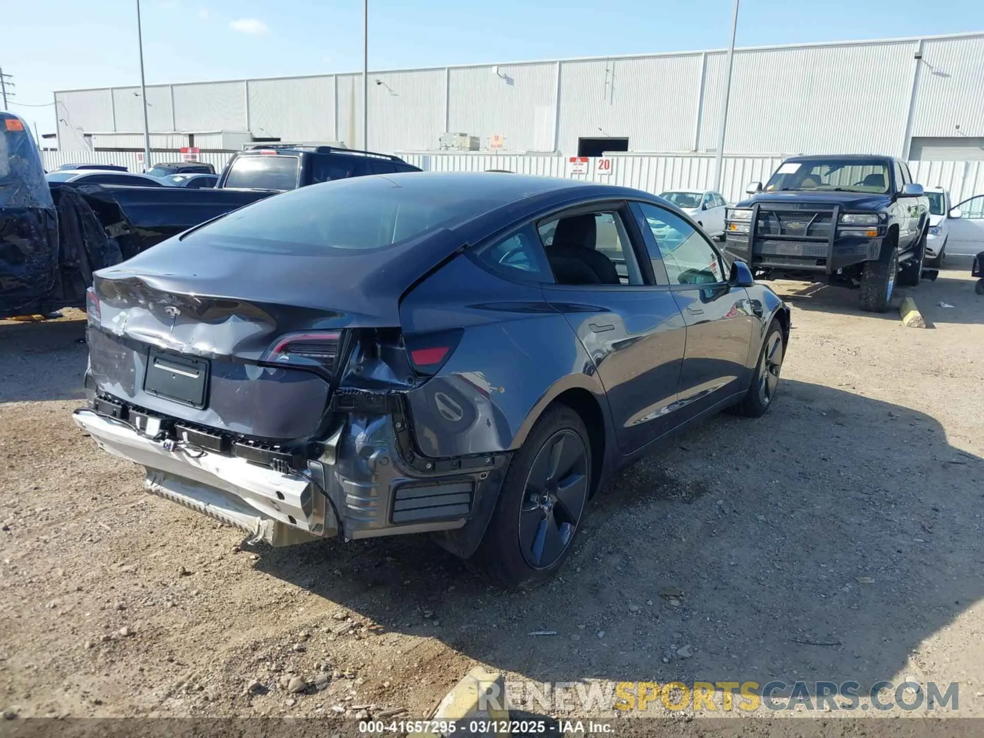 4 Фотография поврежденного автомобиля 5YJ3E1EA1PF576780 TESLA MODEL 3 2023