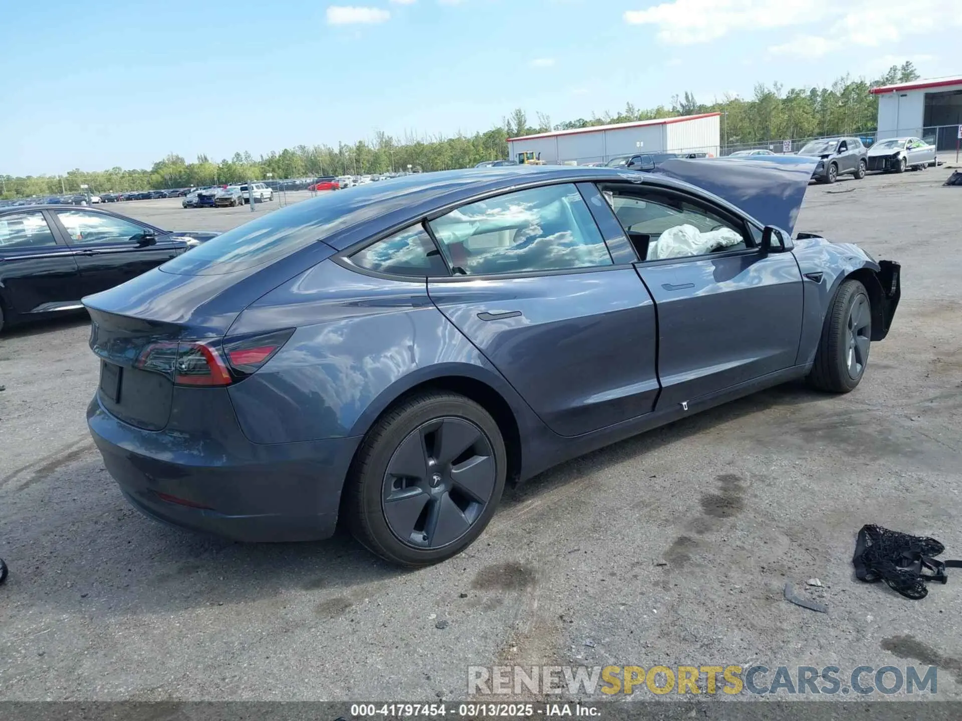 4 Photograph of a damaged car 5YJ3E1EA1PF601418 TESLA MODEL 3 2023