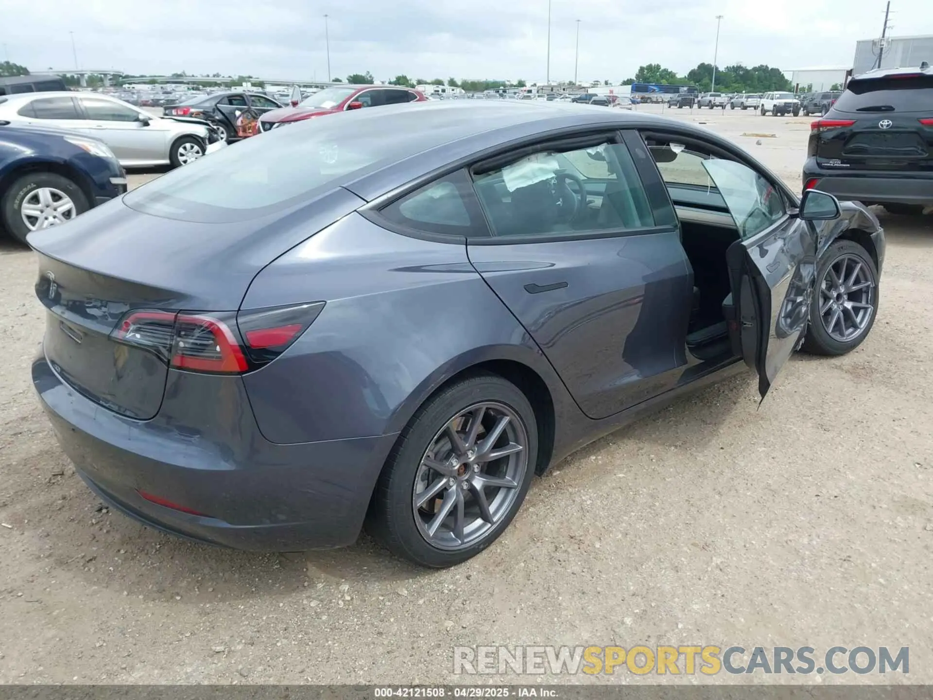 4 Photograph of a damaged car 5YJ3E1EA1PF642955 TESLA MODEL 3 2023