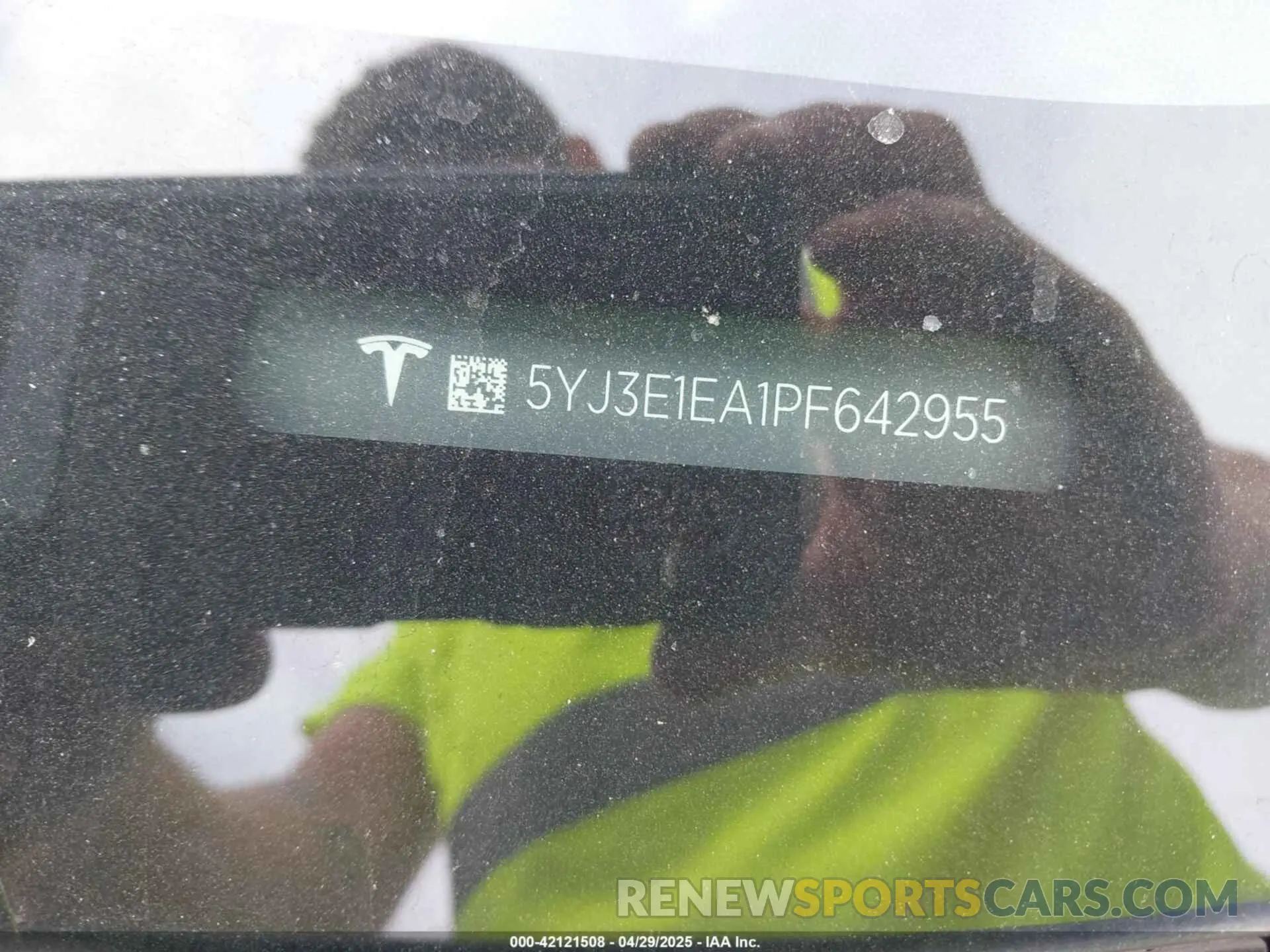9 Photograph of a damaged car 5YJ3E1EA1PF642955 TESLA MODEL 3 2023