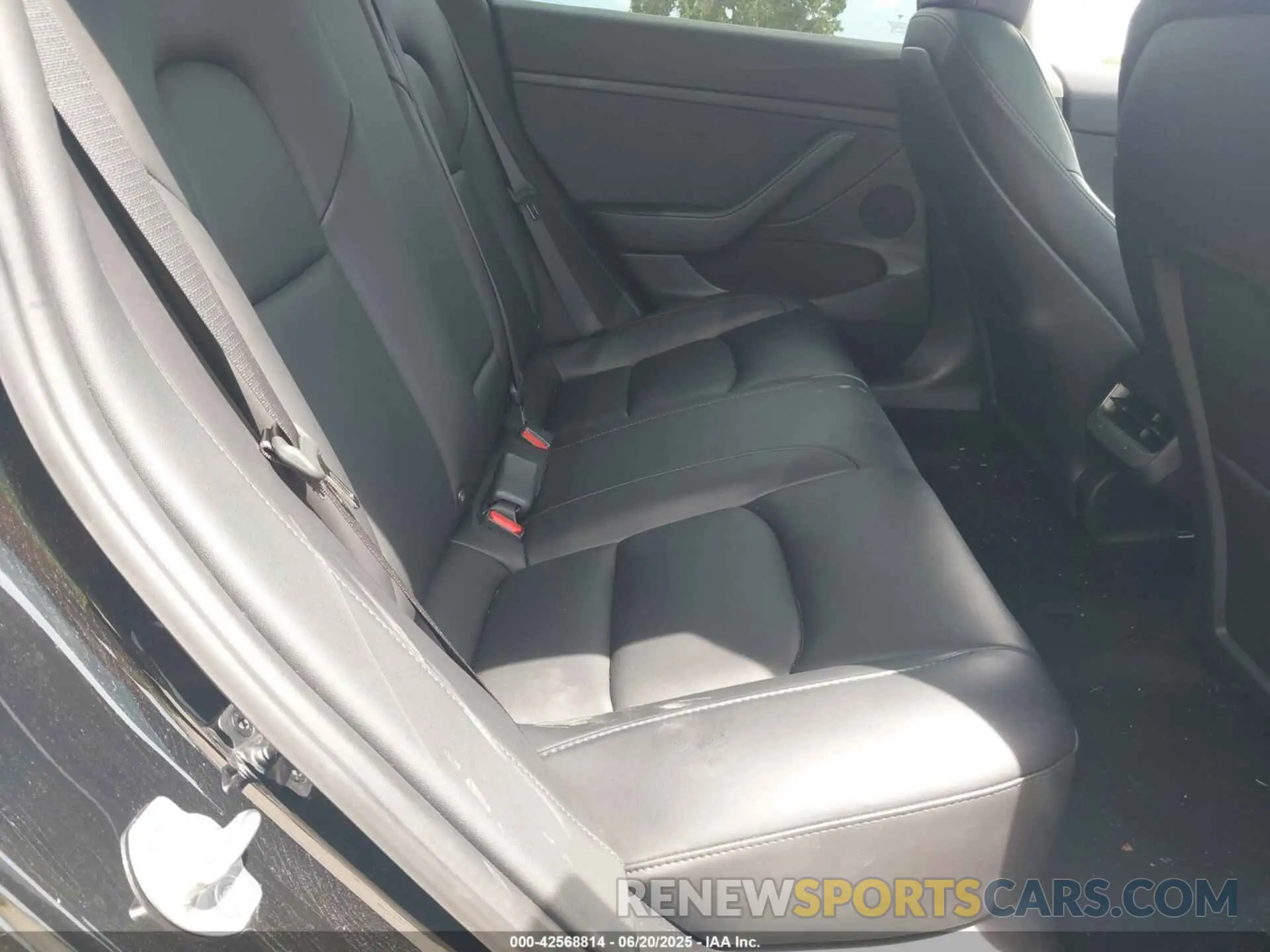 8 Photograph of a damaged car 5YJ3E1EA1PF657066 TESLA MODEL 3 2023
