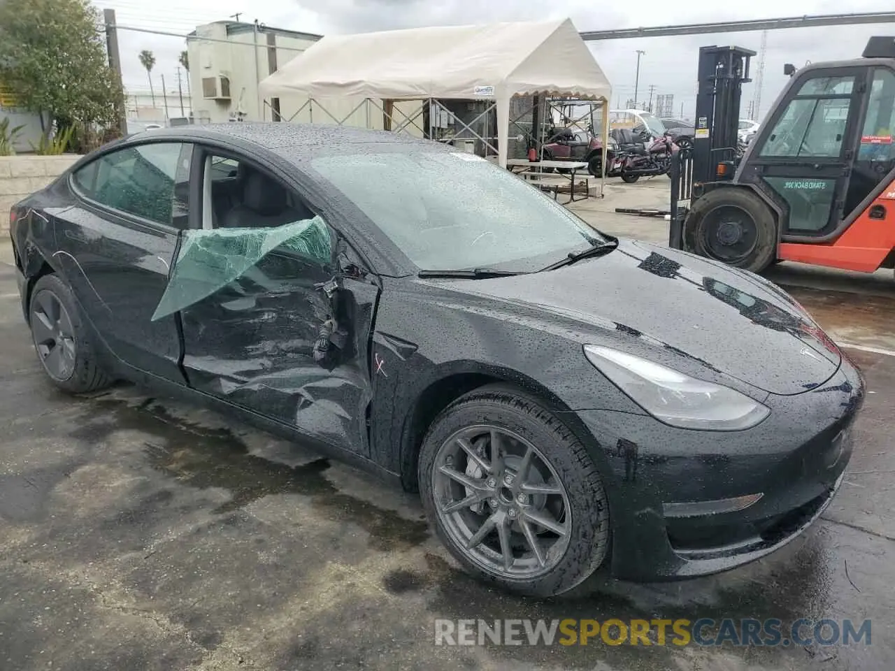 4 Фотография поврежденного автомобиля 5YJ3E1EA1PF677592 TESLA MODEL 3 2023