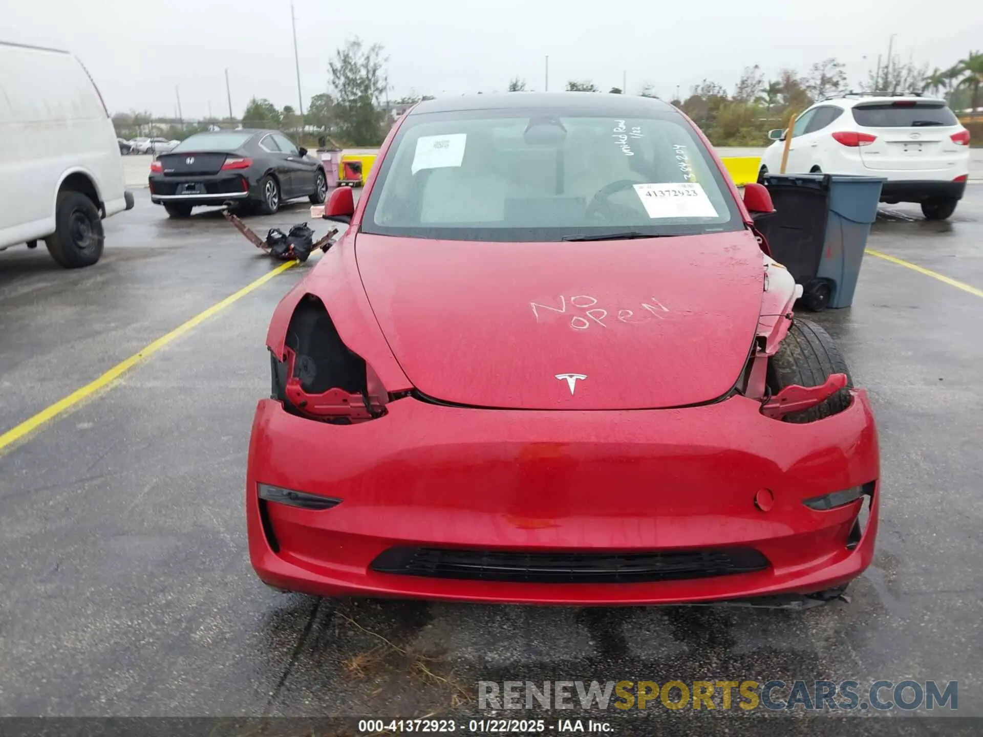 12 Фотография поврежденного автомобиля 5YJ3E1EA2PF384204 TESLA MODEL 3 2023