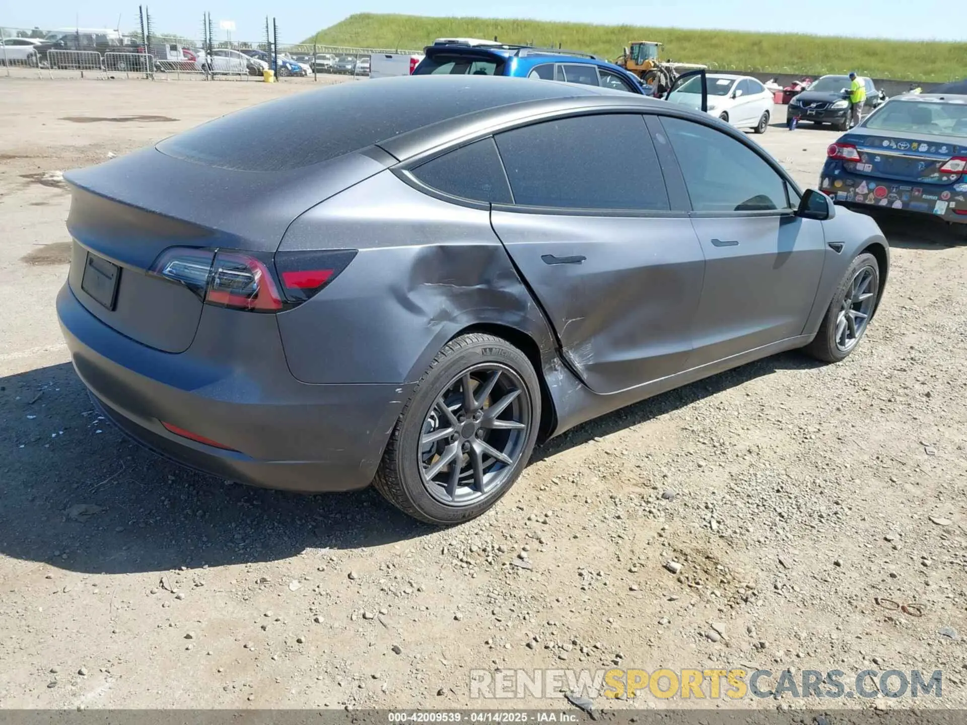 4 Photograph of a damaged car 5YJ3E1EA2PF404614 TESLA MODEL 3 2023