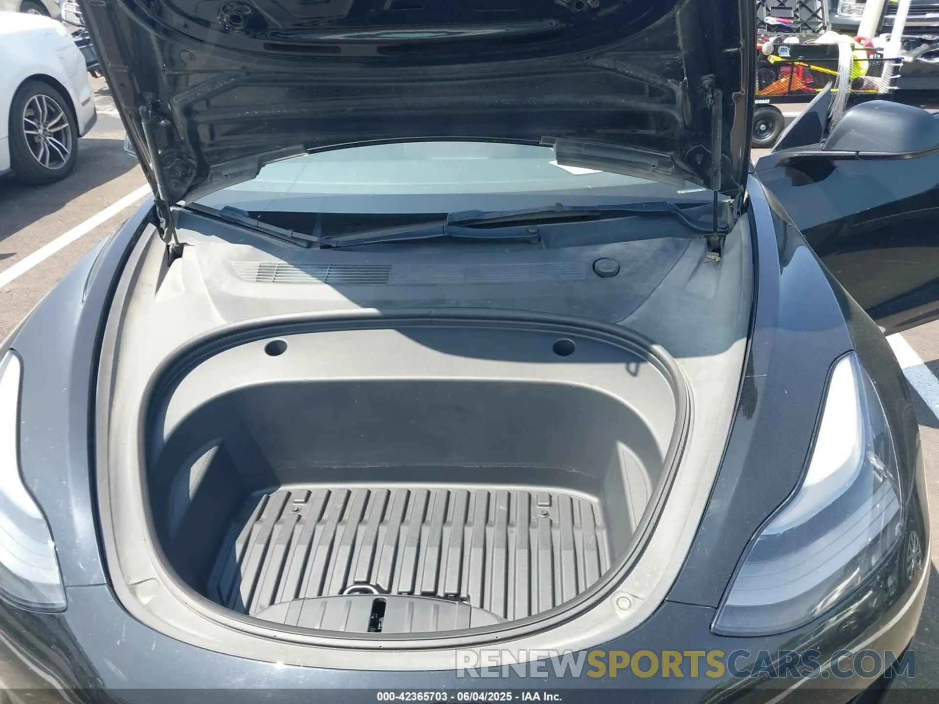 10 Photograph of a damaged car 5YJ3E1EA2PF437581 TESLA MODEL 3 2023