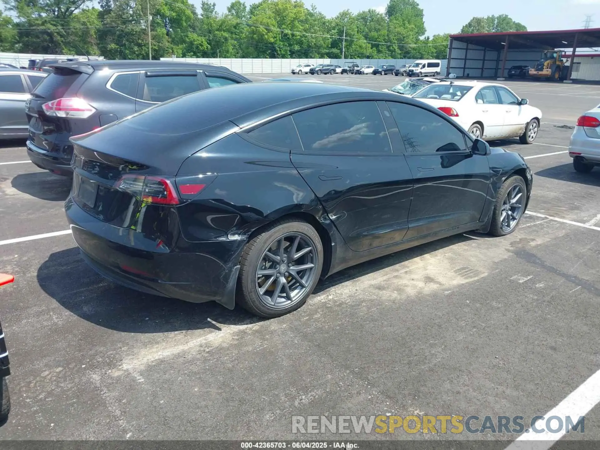 4 Photograph of a damaged car 5YJ3E1EA2PF437581 TESLA MODEL 3 2023