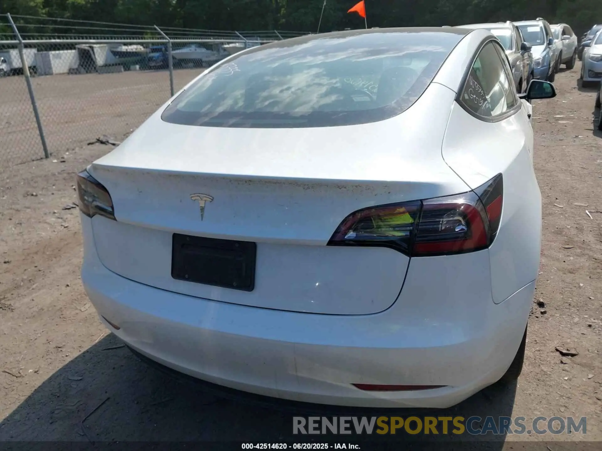 16 Фотография поврежденного автомобиля 5YJ3E1EA2PF484335 TESLA MODEL 3 2023